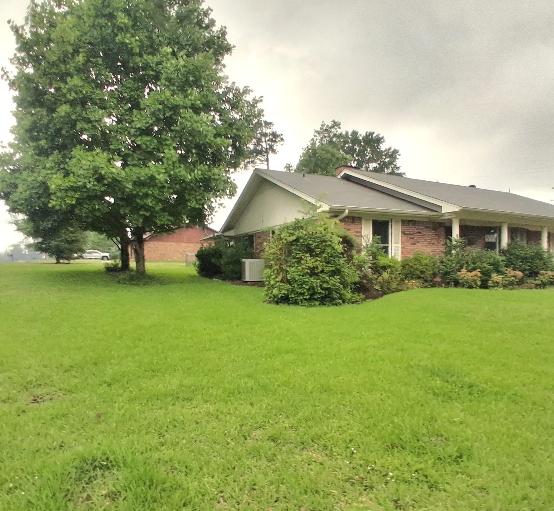 Single Family Residence For Sale in Bowie County , 901 Bluebird Lane, Wake Village, Texas 75501, 3 Bedroom, 2 Bathroom, 2 Garage spaces, 1,974 Sqft, built in 1960, mls#21293562, Real Estate Agent in Wake Village, Homes For Sale in Bowie county, Homes For Sale in Wake Village, Realtor in Wake Village Texas, Real Estate Brokerage Independent Realty Texas, Luminita Cordes Realtor