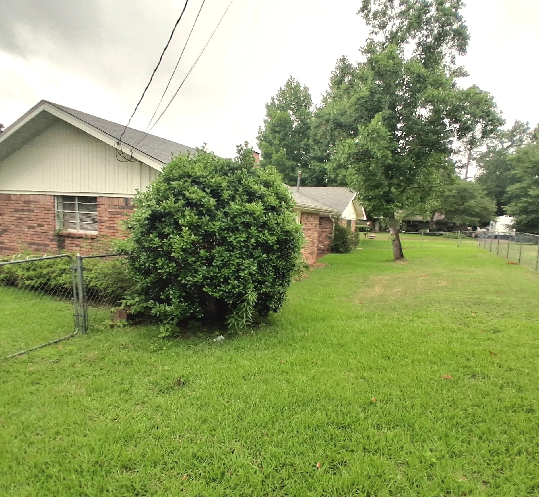 Single Family Residence For Sale in Bowie County , 901 Bluebird Lane, Wake Village, Texas 75501, 3 Bedroom, 2 Bathroom, 2 Garage spaces, 1,974 Sqft, built in 1960, mls#21293562, Real Estate Agent in Wake Village, Homes For Sale in Bowie county, Homes For Sale in Wake Village, Realtor in Wake Village Texas, Real Estate Brokerage Independent Realty Texas, Luminita Cordes Realtor