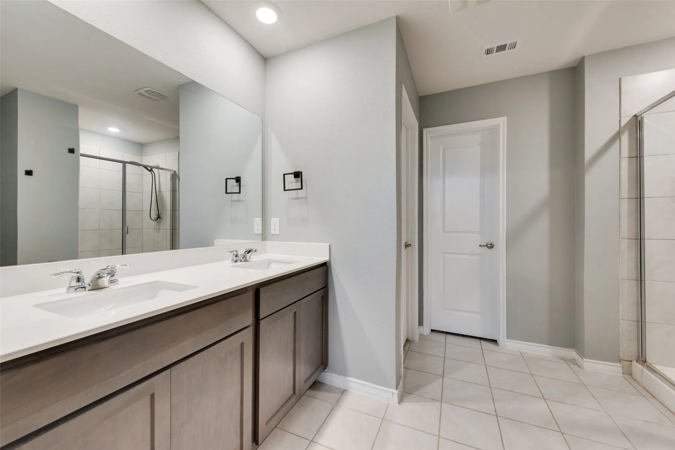 Single Family Residence For Rent in Collin County , 1501 Hidden Bluff Crossing, Princeton, Texas 75407, 4 Bedroom, 2 Bathroom, 2 Garage spaces, 1,794 Sqft, built in 2022, mls#21292960, Real Estate Agent in Princeton, Homes For Rent in Collin county, Homes For Rent in Princeton, Realtor in Princeton Texas, Real Estate Brokerage Independent Realty Texas, Luminita Cordes Realtor