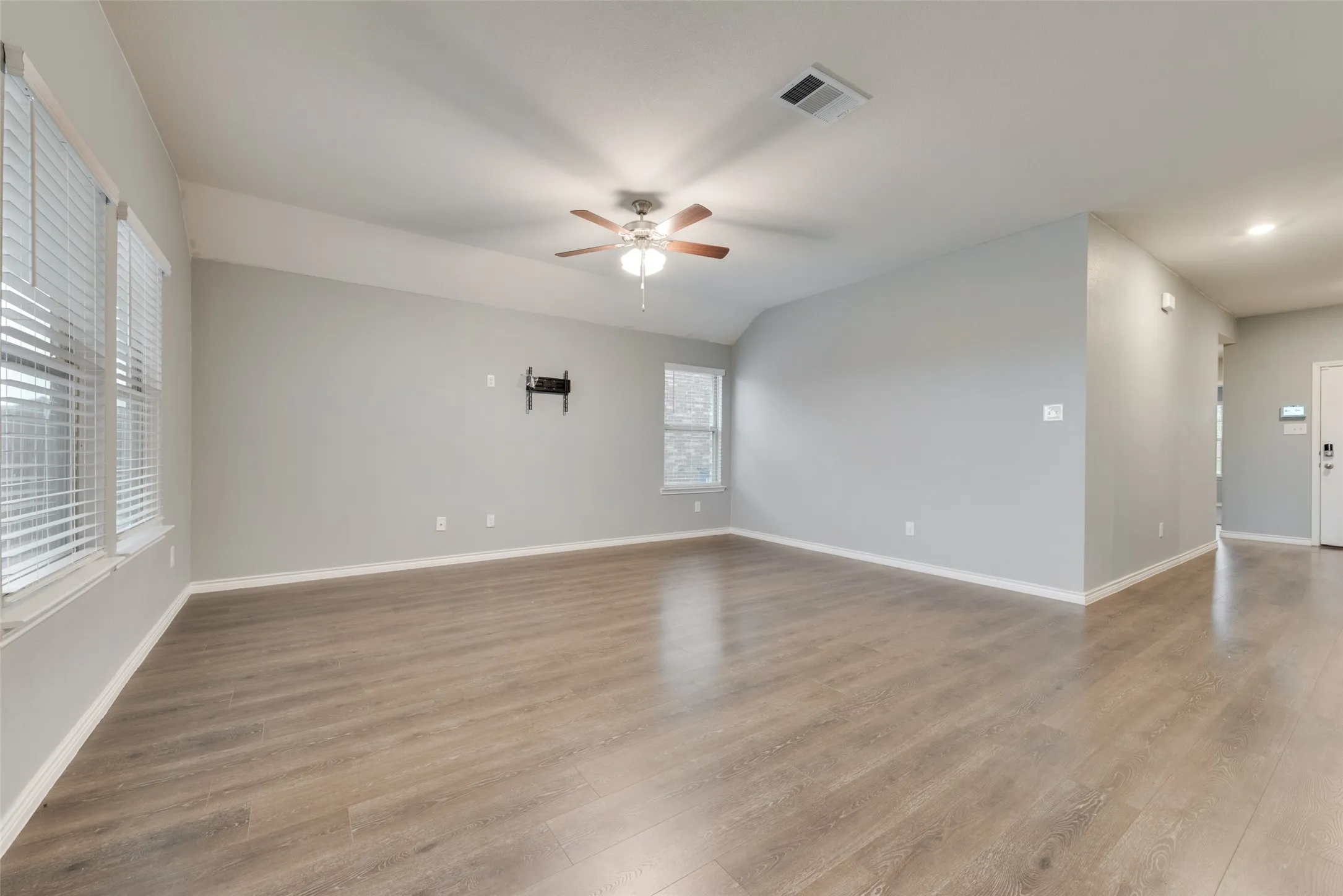Single Family Residence For Rent in Collin County , 1501 Hidden Bluff Crossing, Princeton, Texas 75407, 4 Bedroom, 2 Bathroom, 2 Garage spaces, 1,794 Sqft, built in 2022, mls#21292960, Real Estate Agent in Princeton, Homes For Rent in Collin county, Homes For Rent in Princeton, Realtor in Princeton Texas, Real Estate Brokerage Independent Realty Texas, Luminita Cordes Realtor