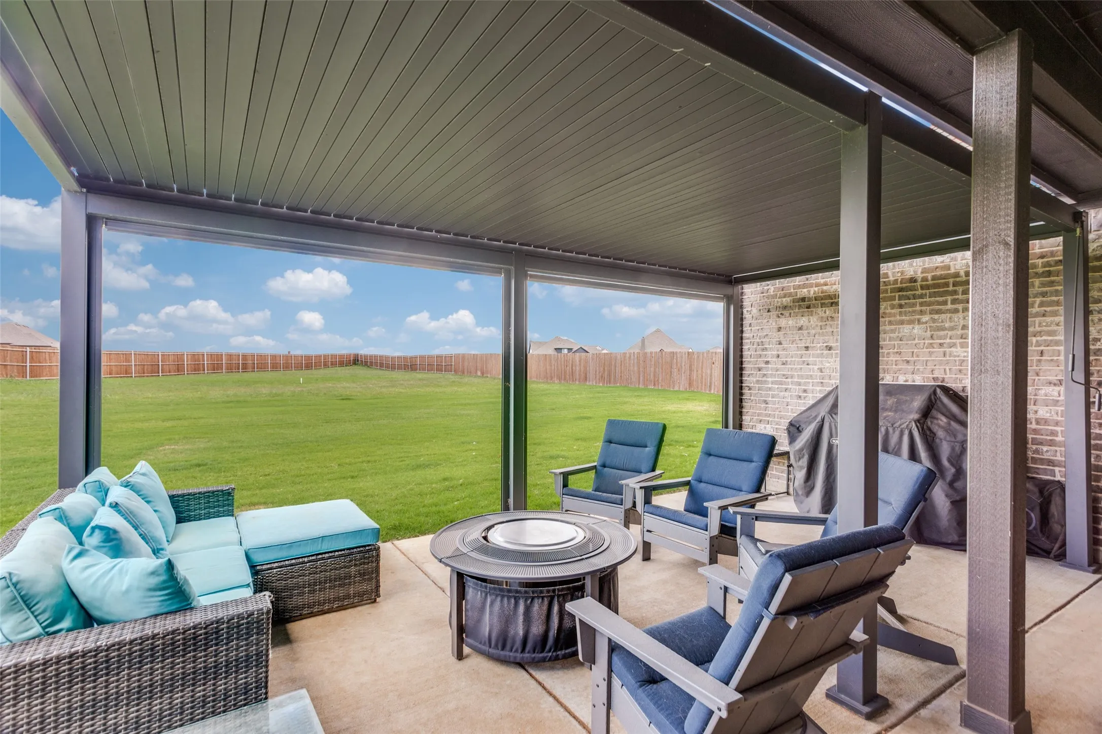 Single Family Residence For Sale in Johnson County , 12701 Whispering Wind Drive, Godley, Texas 76044, 4 Bedroom, 3 Bathroom, 2 Garage spaces, 2,873 Sqft, built in 2023, mls#21293842, Real Estate Agent in Godley, Homes For Sale in Johnson county, Homes For Sale in Godley, Realtor in Godley Texas, Real Estate Brokerage Independent Realty Texas, Luminita Cordes Realtor
