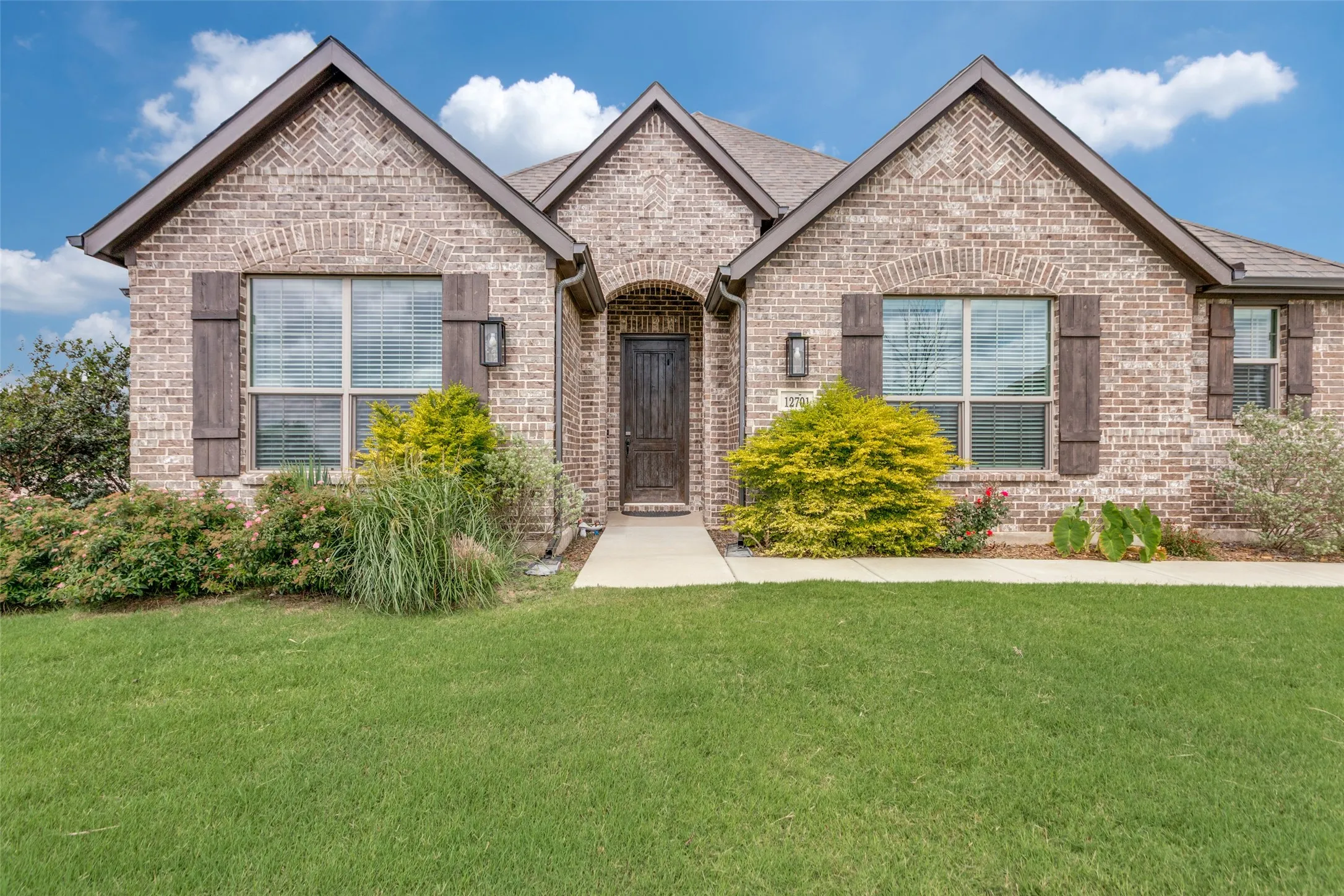 Single Family Residence For Sale in Johnson County , 12701 Whispering Wind Drive, Godley, Texas 76044, 4 Bedroom, 3 Bathroom, 2 Garage spaces, 2,873 Sqft, built in 2023, mls#21293842, Real Estate Agent in Godley, Homes For Sale in Johnson county, Homes For Sale in Godley, Realtor in Godley Texas, Real Estate Brokerage Independent Realty Texas, Luminita Cordes Realtor