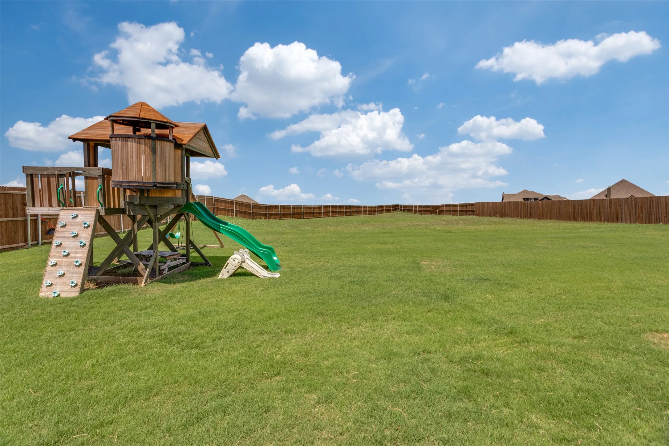 Single Family Residence For Sale in Johnson County , 12701 Whispering Wind Drive, Godley, Texas 76044, 4 Bedroom, 3 Bathroom, 2 Garage spaces, 2,873 Sqft, built in 2023, mls#21293842, Real Estate Agent in Godley, Homes For Sale in Johnson county, Homes For Sale in Godley, Realtor in Godley Texas, Real Estate Brokerage Independent Realty Texas, Luminita Cordes Realtor