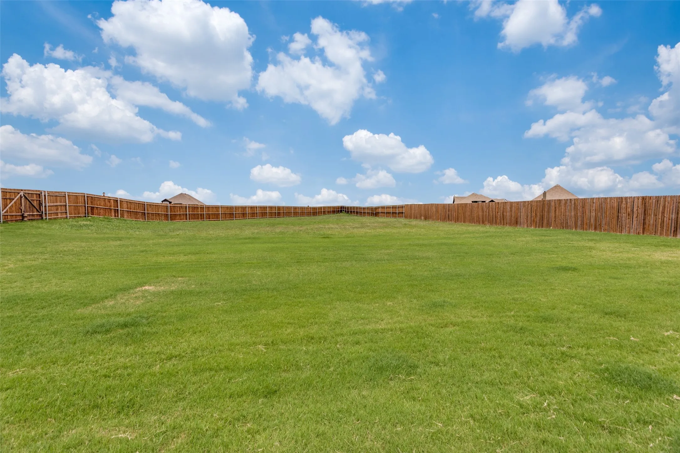 Single Family Residence For Sale in Johnson County , 12701 Whispering Wind Drive, Godley, Texas 76044, 4 Bedroom, 3 Bathroom, 2 Garage spaces, 2,873 Sqft, built in 2023, mls#21293842, Real Estate Agent in Godley, Homes For Sale in Johnson county, Homes For Sale in Godley, Realtor in Godley Texas, Real Estate Brokerage Independent Realty Texas, Luminita Cordes Realtor