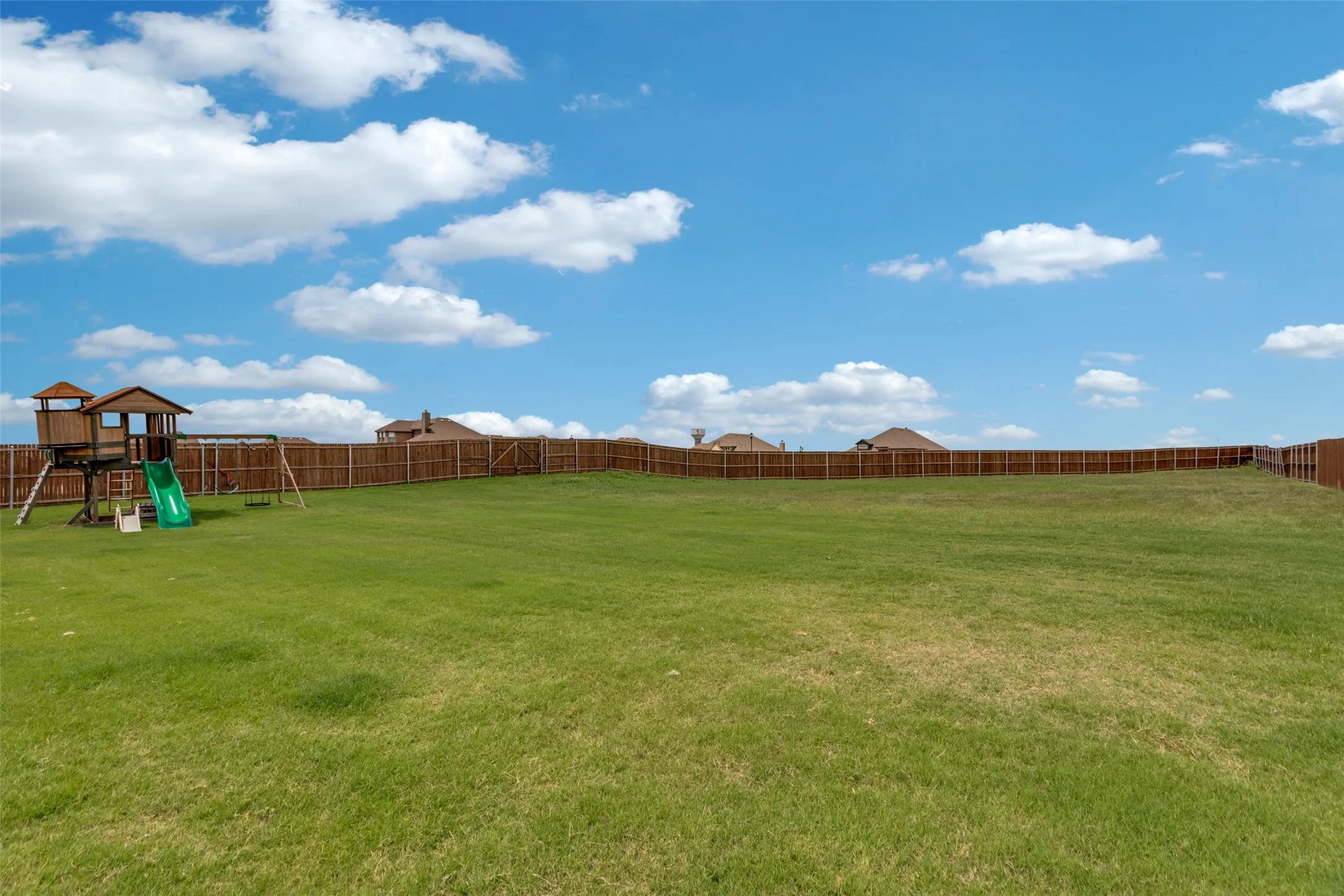 Single Family Residence For Sale in Johnson County , 12701 Whispering Wind Drive, Godley, Texas 76044, 4 Bedroom, 3 Bathroom, 2 Garage spaces, 2,873 Sqft, built in 2023, mls#21293842, Real Estate Agent in Godley, Homes For Sale in Johnson county, Homes For Sale in Godley, Realtor in Godley Texas, Real Estate Brokerage Independent Realty Texas, Luminita Cordes Realtor