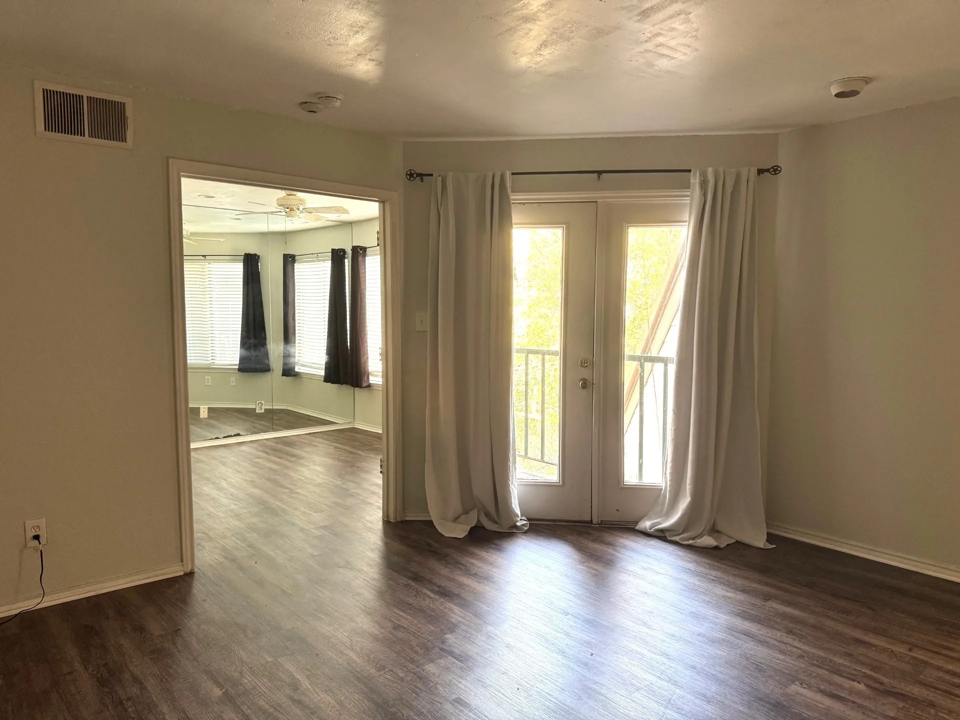 Condominium For Rent in Tarrant County , 2311 Balsam Drive H303, Arlington, Texas 76006, 1 Bedroom, 1 Bathroom, Garage spaces, 486 Sqft, built in 1981, Price $875, mls#21294377, Real Estate Agent in Arlington, Homes For Rent in Tarrant county, Homes For Rent in Arlington, Realtor in Arlington Texas, Real Estate Brokerage Independent Realty Texas, Luminita Cordes Realtor