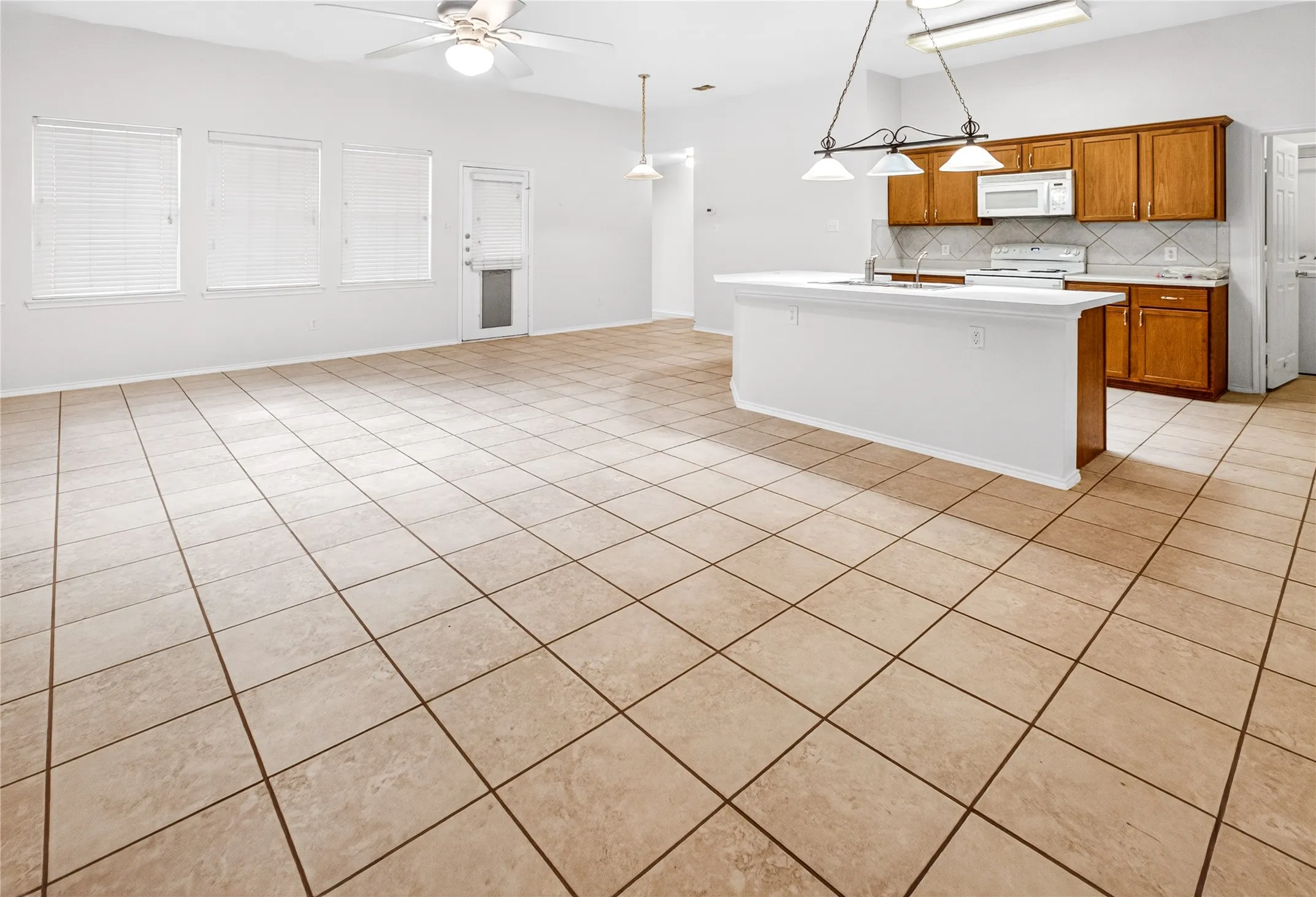 Single Family Residence For Sale in Collin County , 2110 Athabasca Falls Drive, Anna, Texas 75409, 3 Bedrooms, 2 Bathrooms, 2 Garage spaces, 1,787 Sqft, built in 2005, Price $290,000, mls#21293858, Real Estate Agent in Anna, Homes For Sale in Collin county, Homes For Sale in Anna, Realtor in Anna Texas, Real Estate Brokerage Independent Realty Texas, Luminita Cordes Realtor
