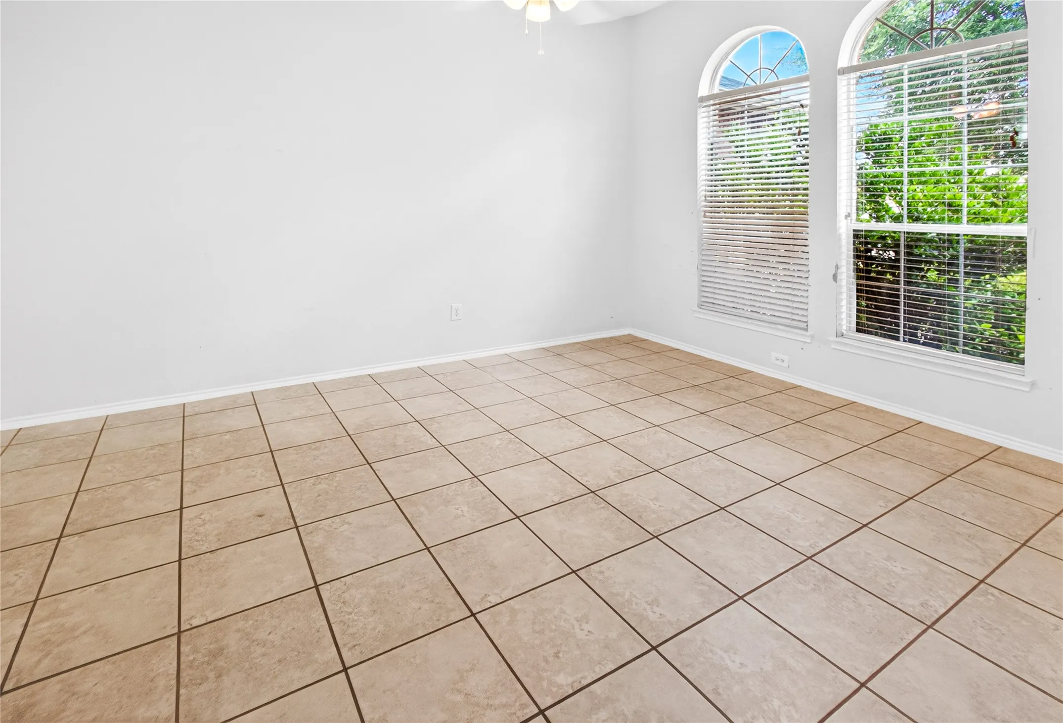 Single Family Residence For Sale in Collin County , 2110 Athabasca Falls Drive, Anna, Texas 75409, 3 Bedrooms, 2 Bathrooms, 2 Garage spaces, 1,787 Sqft, built in 2005, Price $290,000, mls#21293858, Real Estate Agent in Anna, Homes For Sale in Collin county, Homes For Sale in Anna, Realtor in Anna Texas, Real Estate Brokerage Independent Realty Texas, Luminita Cordes Realtor