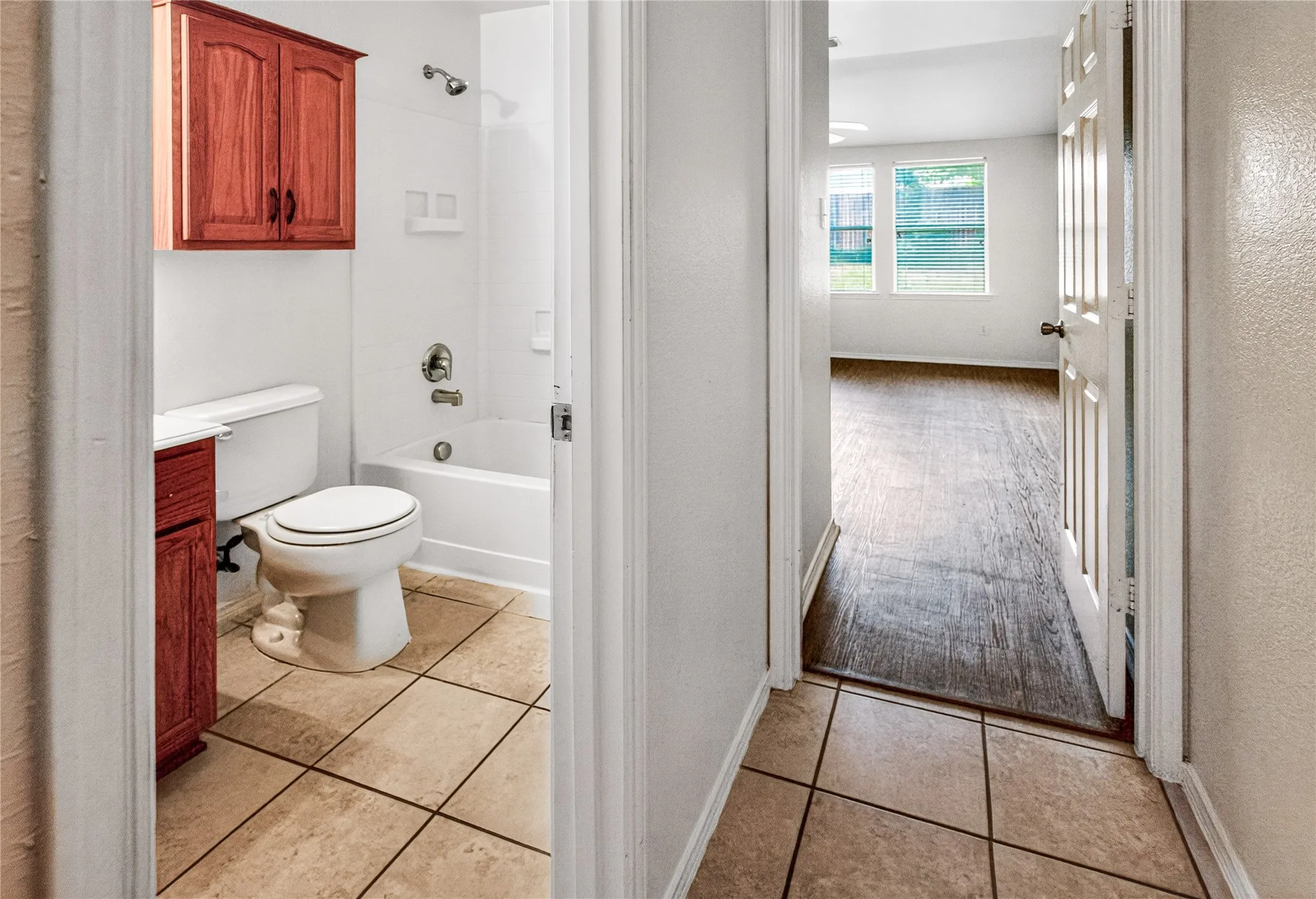 Single Family Residence For Sale in Collin County , 2110 Athabasca Falls Drive, Anna, Texas 75409, 3 Bedrooms, 2 Bathrooms, 2 Garage spaces, 1,787 Sqft, built in 2005, Price $290,000, mls#21293858, Real Estate Agent in Anna, Homes For Sale in Collin county, Homes For Sale in Anna, Realtor in Anna Texas, Real Estate Brokerage Independent Realty Texas, Luminita Cordes Realtor
