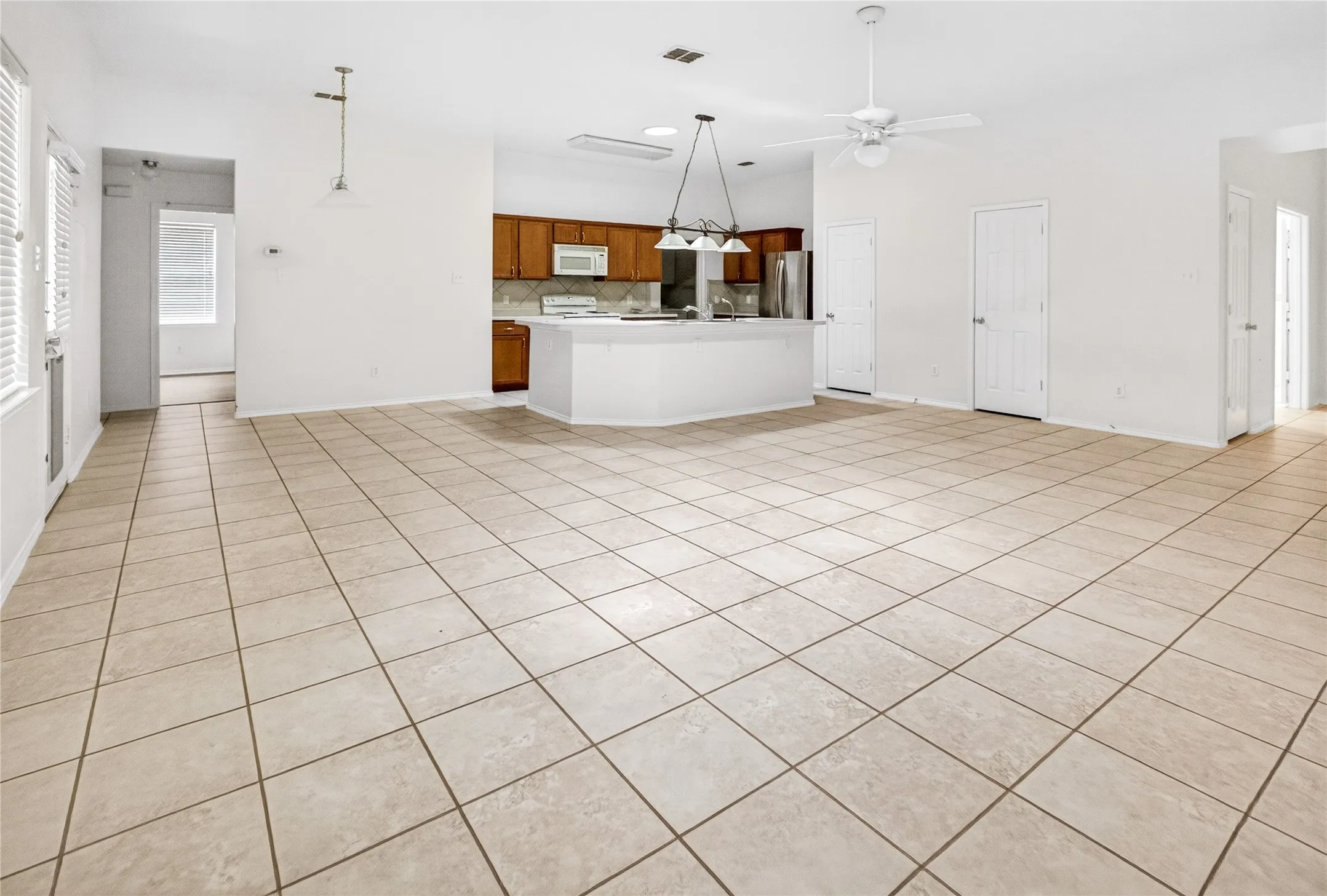 Single Family Residence For Sale in Collin County , 2110 Athabasca Falls Drive, Anna, Texas 75409, 3 Bedrooms, 2 Bathrooms, 2 Garage spaces, 1,787 Sqft, built in 2005, Price $290,000, mls#21293858, Real Estate Agent in Anna, Homes For Sale in Collin county, Homes For Sale in Anna, Realtor in Anna Texas, Real Estate Brokerage Independent Realty Texas, Luminita Cordes Realtor