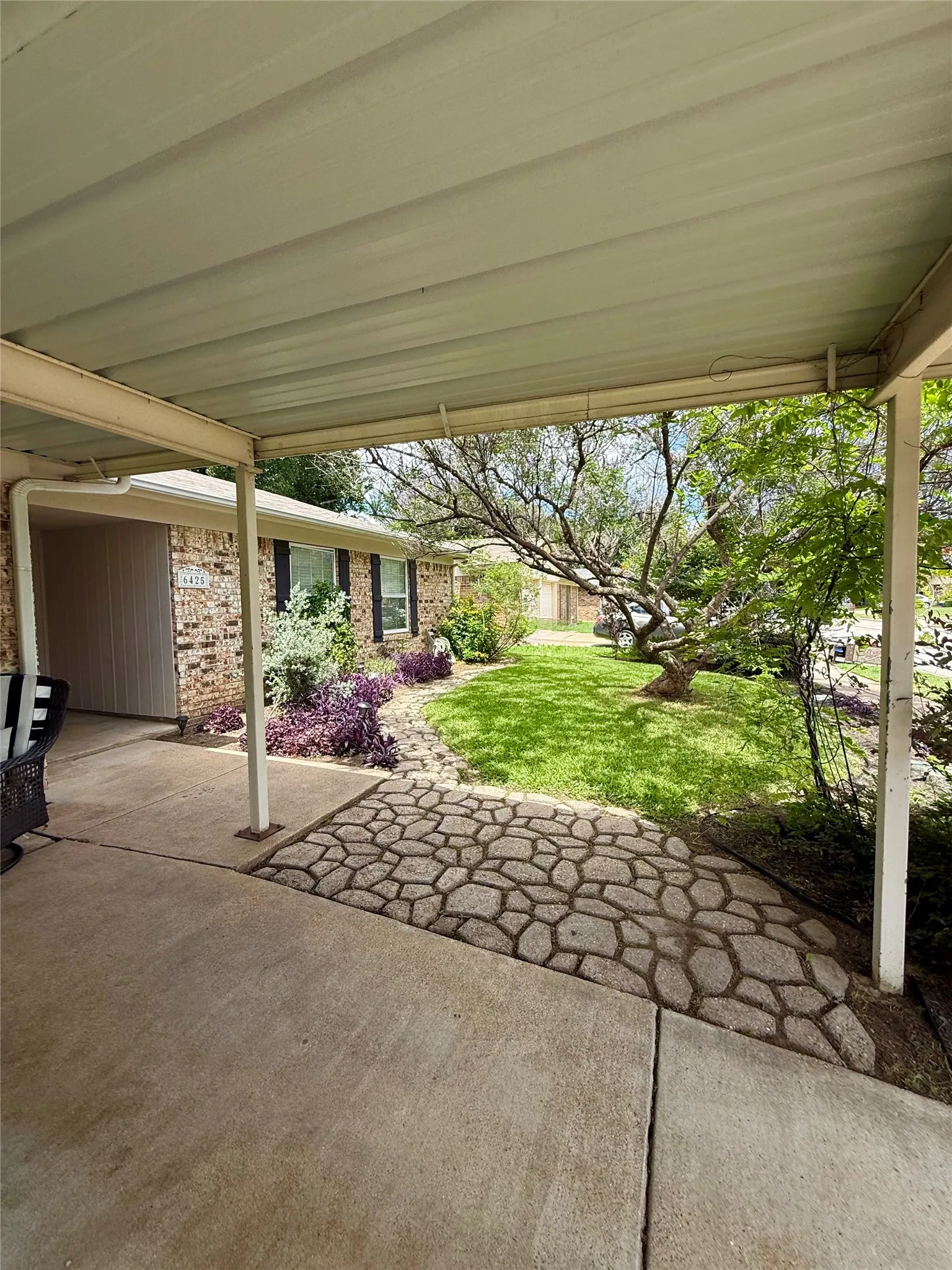 Single Family Residence For Sale in Tarrant County , 6425 Old Mill Circle, Watauga, Texas 76148, 3 Bedroom, 2 Bathroom, Garage spaces, 1,718 Sqft, built in 1982, mls#21294270, Real Estate Agent in Watauga, Homes For Sale in Tarrant county, Homes For Sale in Watauga, Realtor in Watauga Texas, Real Estate Brokerage Independent Realty Texas, Luminita Cordes Realtor