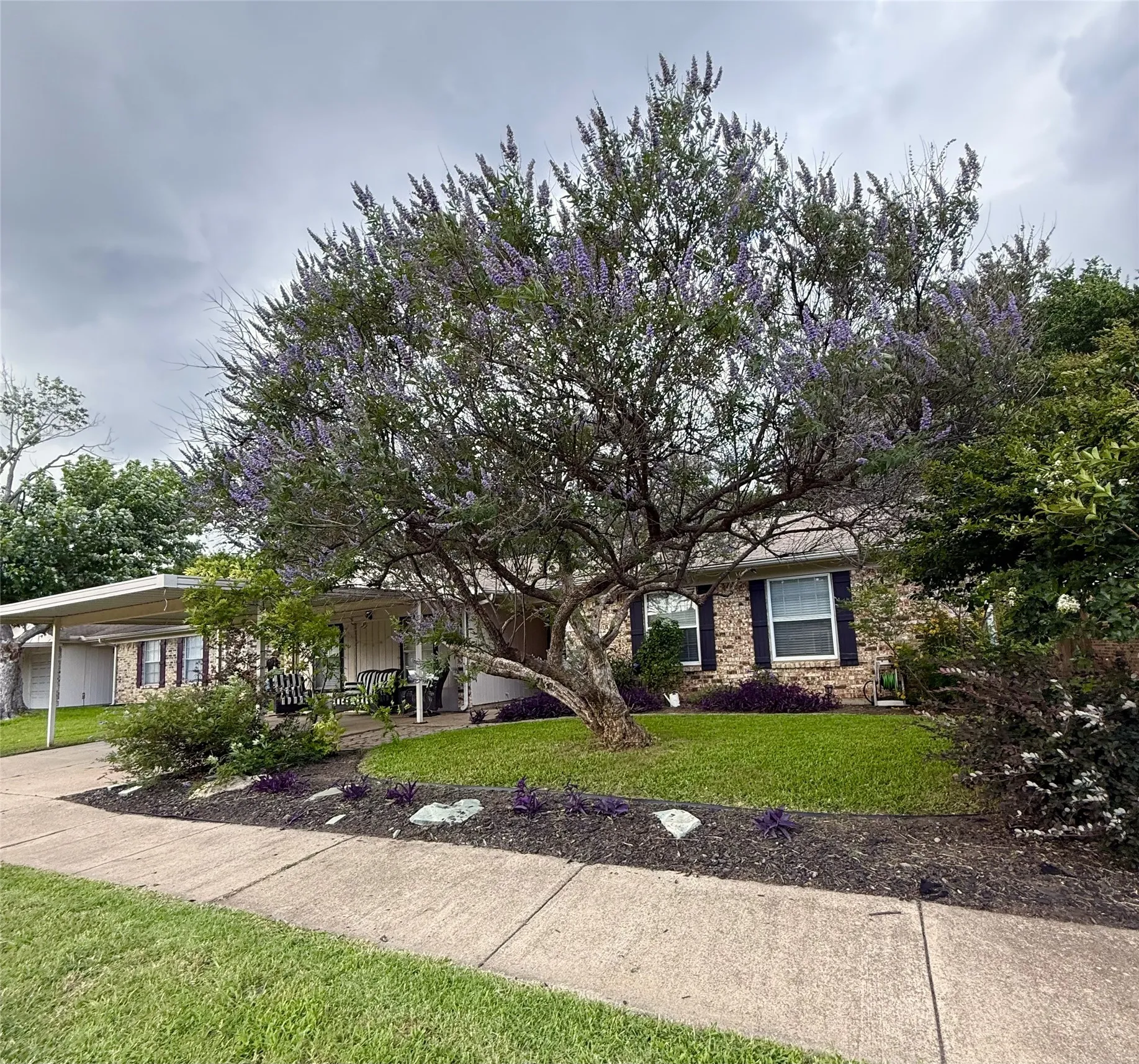 Single Family Residence For Sale in Tarrant County , 6425 Old Mill Circle, Watauga, Texas 76148, 3 Bedroom, 2 Bathroom, Garage spaces, 1,718 Sqft, built in 1982, mls#21294270, Real Estate Agent in Watauga, Homes For Sale in Tarrant county, Homes For Sale in Watauga, Realtor in Watauga Texas, Real Estate Brokerage Independent Realty Texas, Luminita Cordes Realtor