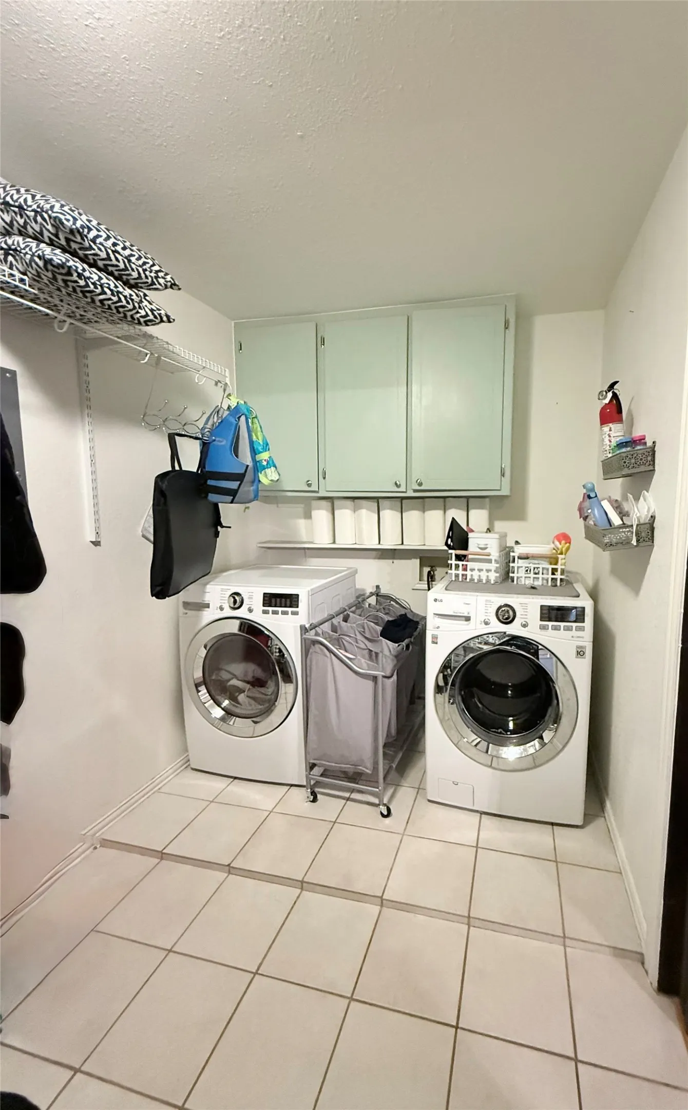 Single Family Residence For Sale in Tarrant County , 6425 Old Mill Circle, Watauga, Texas 76148, 3 Bedroom, 2 Bathroom, Garage spaces, 1,718 Sqft, built in 1982, mls#21294270, Real Estate Agent in Watauga, Homes For Sale in Tarrant county, Homes For Sale in Watauga, Realtor in Watauga Texas, Real Estate Brokerage Independent Realty Texas, Luminita Cordes Realtor