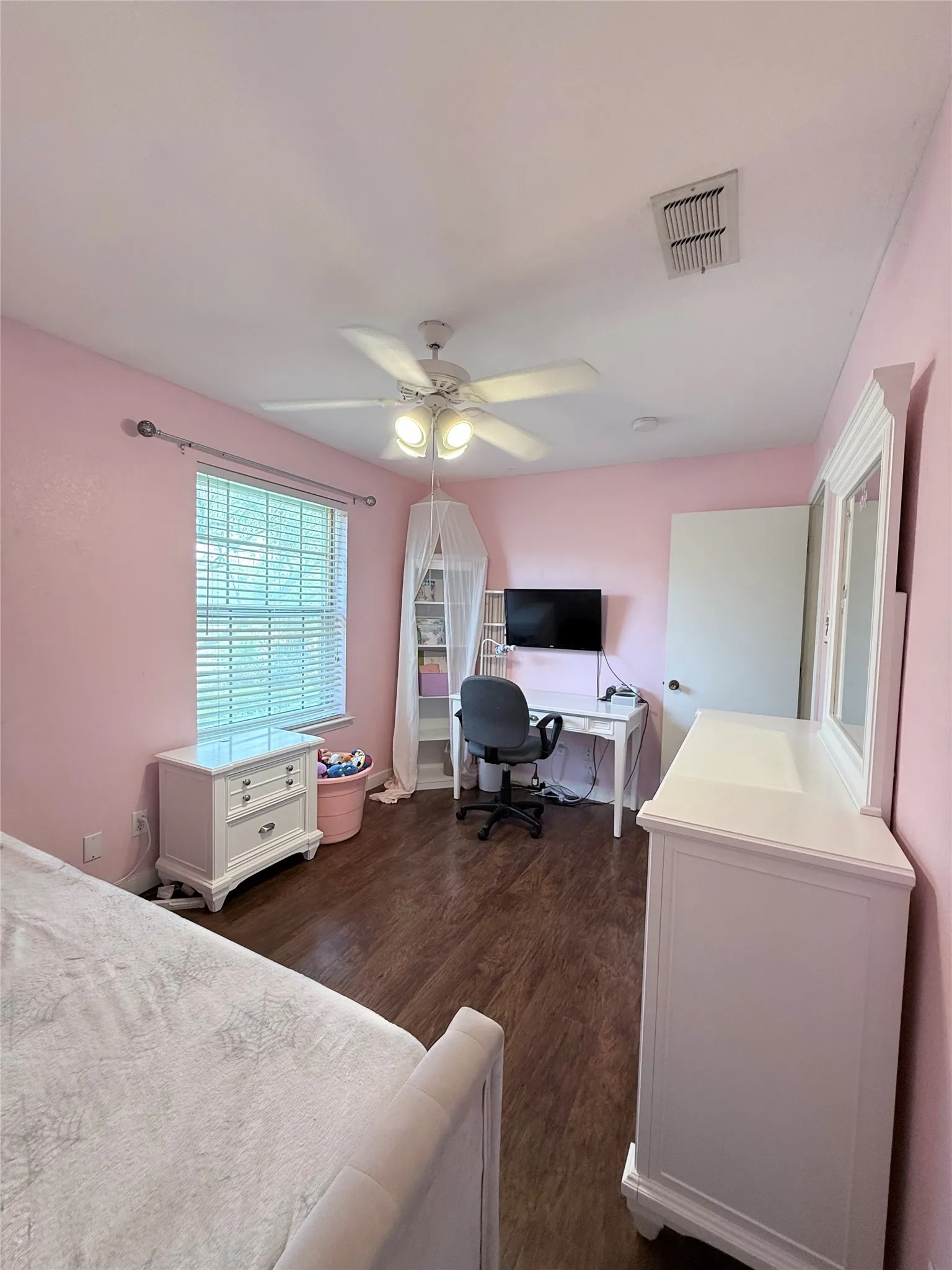 Single Family Residence For Sale in Tarrant County , 6425 Old Mill Circle, Watauga, Texas 76148, 3 Bedroom, 2 Bathroom, Garage spaces, 1,718 Sqft, built in 1982, mls#21294270, Real Estate Agent in Watauga, Homes For Sale in Tarrant county, Homes For Sale in Watauga, Realtor in Watauga Texas, Real Estate Brokerage Independent Realty Texas, Luminita Cordes Realtor