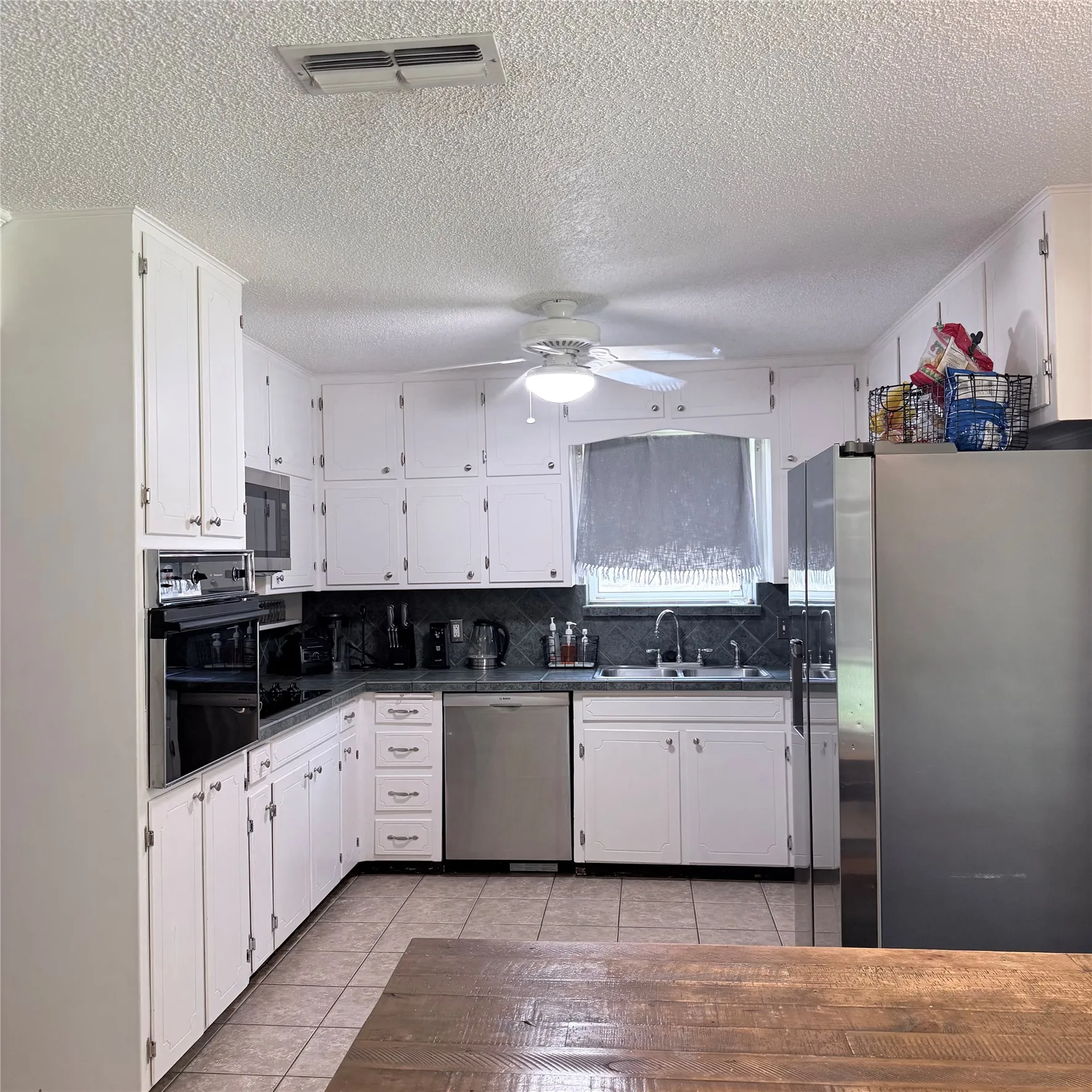 Single Family Residence For Sale in Tarrant County , 6425 Old Mill Circle, Watauga, Texas 76148, 3 Bedroom, 2 Bathroom, Garage spaces, 1,718 Sqft, built in 1982, mls#21294270, Real Estate Agent in Watauga, Homes For Sale in Tarrant county, Homes For Sale in Watauga, Realtor in Watauga Texas, Real Estate Brokerage Independent Realty Texas, Luminita Cordes Realtor