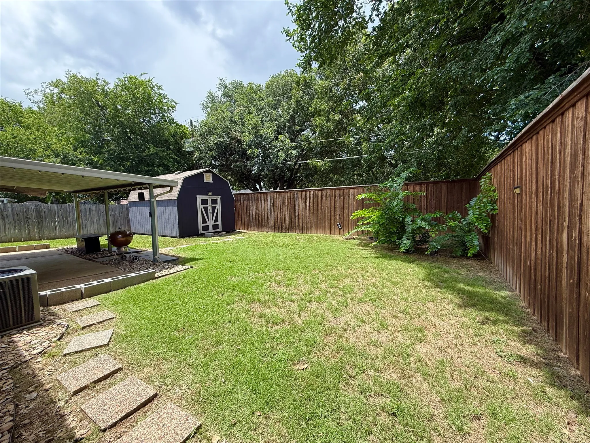 Single Family Residence For Sale in Tarrant County , 6425 Old Mill Circle, Watauga, Texas 76148, 3 Bedroom, 2 Bathroom, Garage spaces, 1,718 Sqft, built in 1982, mls#21294270, Real Estate Agent in Watauga, Homes For Sale in Tarrant county, Homes For Sale in Watauga, Realtor in Watauga Texas, Real Estate Brokerage Independent Realty Texas, Luminita Cordes Realtor