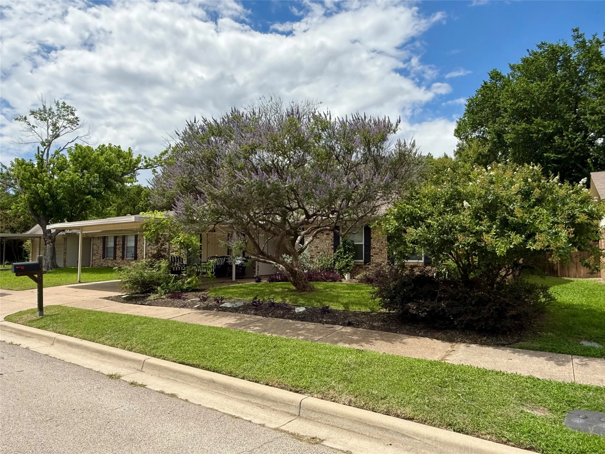 Single Family Residence For Sale in Tarrant County , 6425 Old Mill Circle, Watauga, Texas 76148, 3 Bedroom, 2 Bathroom, Garage spaces, 1,718 Sqft, built in 1982, mls#21294270, Real Estate Agent in Watauga, Homes For Sale in Tarrant county, Homes For Sale in Watauga, Realtor in Watauga Texas, Real Estate Brokerage Independent Realty Texas, Luminita Cordes Realtor