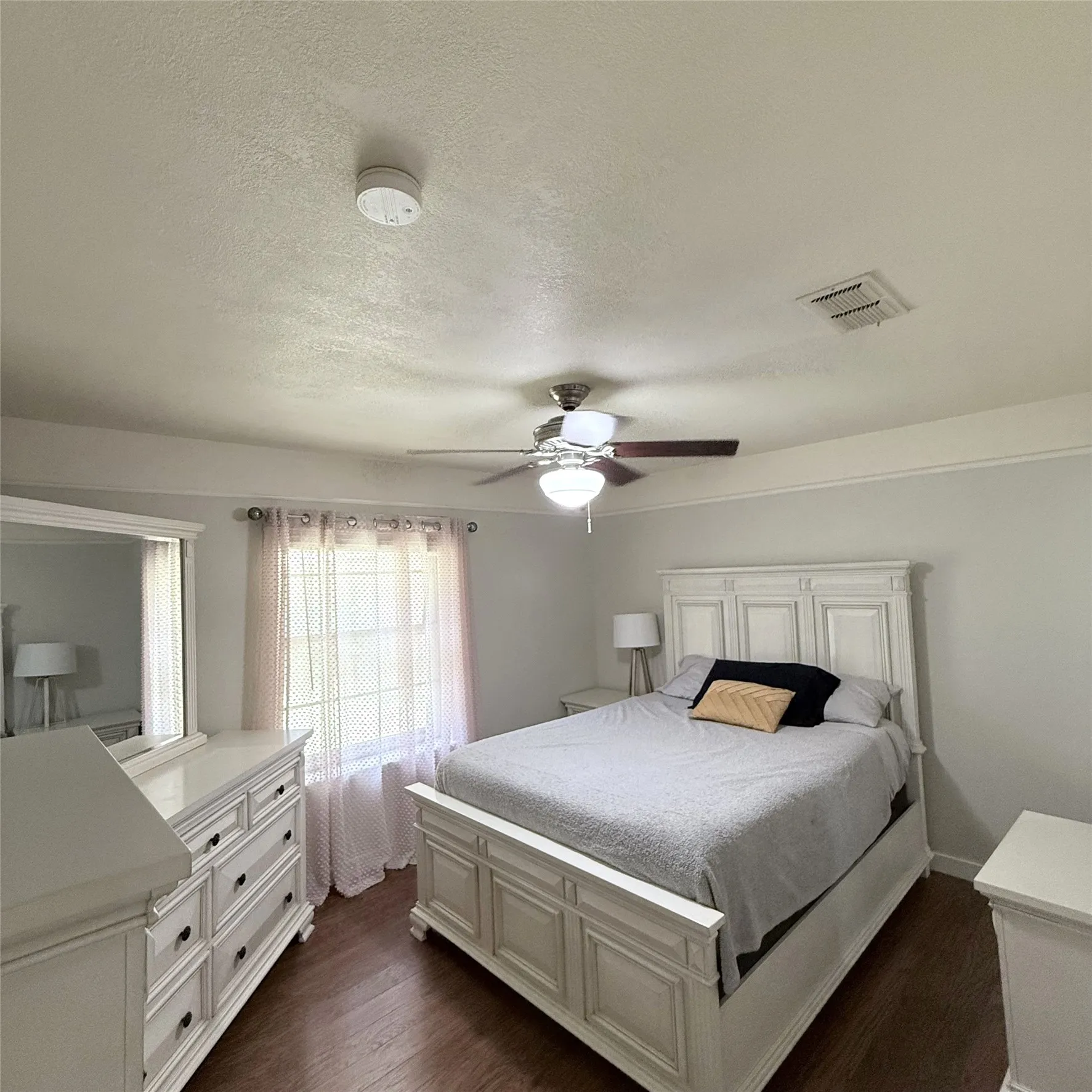 Single Family Residence For Sale in Tarrant County , 6425 Old Mill Circle, Watauga, Texas 76148, 3 Bedroom, 2 Bathroom, Garage spaces, 1,718 Sqft, built in 1982, mls#21294270, Real Estate Agent in Watauga, Homes For Sale in Tarrant county, Homes For Sale in Watauga, Realtor in Watauga Texas, Real Estate Brokerage Independent Realty Texas, Luminita Cordes Realtor