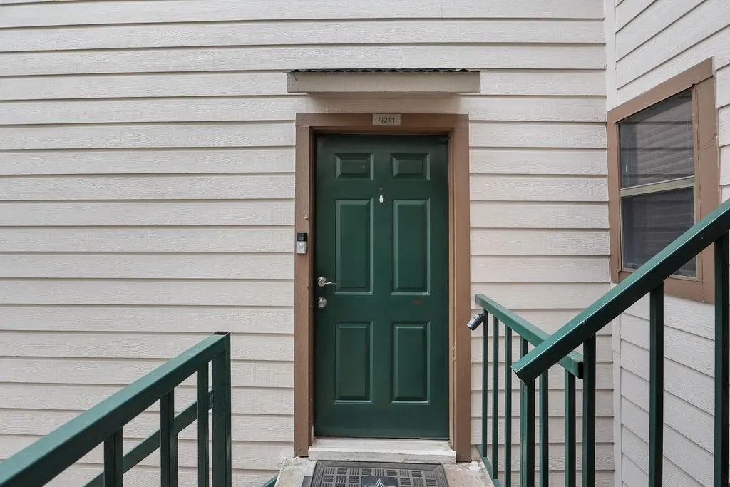 Condominium For Rent in Tarrant County , 2300 Bamboo Drive N211, Arlington, Texas 76006, 2 Bedroom, 2 Bathroom, Garage spaces, 894 Sqft, built in 1983, mls#21294389, Real Estate Agent in Arlington, Homes For Rent in Tarrant county, Homes For Rent in Arlington, Realtor in Arlington Texas, Real Estate Brokerage Independent Realty Texas, Luminita Cordes Realtor