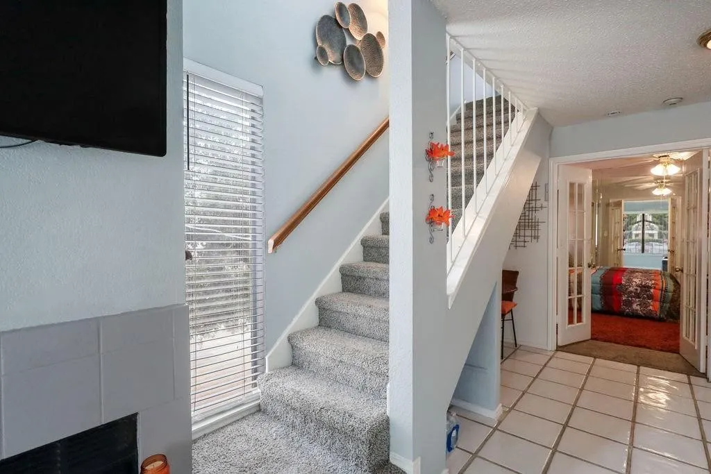 Condominium For Rent in Tarrant County , 2300 Bamboo Drive N211, Arlington, Texas 76006, 2 Bedroom, 2 Bathroom, Garage spaces, 894 Sqft, built in 1983, mls#21294389, Real Estate Agent in Arlington, Homes For Rent in Tarrant county, Homes For Rent in Arlington, Realtor in Arlington Texas, Real Estate Brokerage Independent Realty Texas, Luminita Cordes Realtor