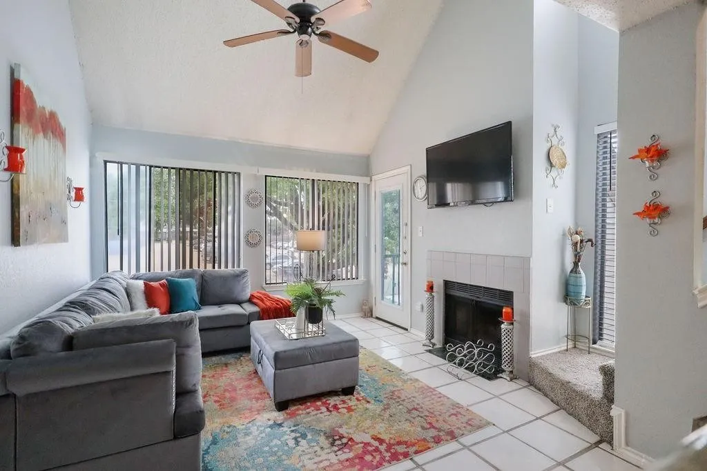 Condominium For Rent in Tarrant County , 2300 Bamboo Drive N211, Arlington, Texas 76006, 2 Bedroom, 2 Bathroom, Garage spaces, 894 Sqft, built in 1983, mls#21294389, Real Estate Agent in Arlington, Homes For Rent in Tarrant county, Homes For Rent in Arlington, Realtor in Arlington Texas, Real Estate Brokerage Independent Realty Texas, Luminita Cordes Realtor