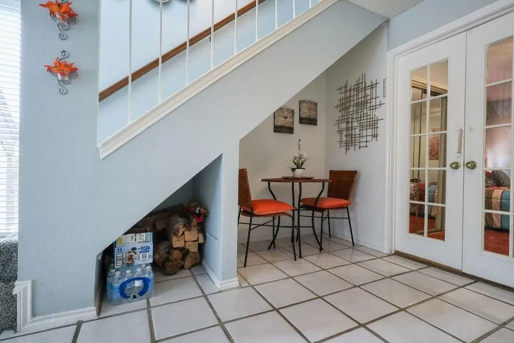 Condominium For Rent in Tarrant County , 2300 Bamboo Drive N211, Arlington, Texas 76006, 2 Bedroom, 2 Bathroom, Garage spaces, 894 Sqft, built in 1983, mls#21294389, Real Estate Agent in Arlington, Homes For Rent in Tarrant county, Homes For Rent in Arlington, Realtor in Arlington Texas, Real Estate Brokerage Independent Realty Texas, Luminita Cordes Realtor
