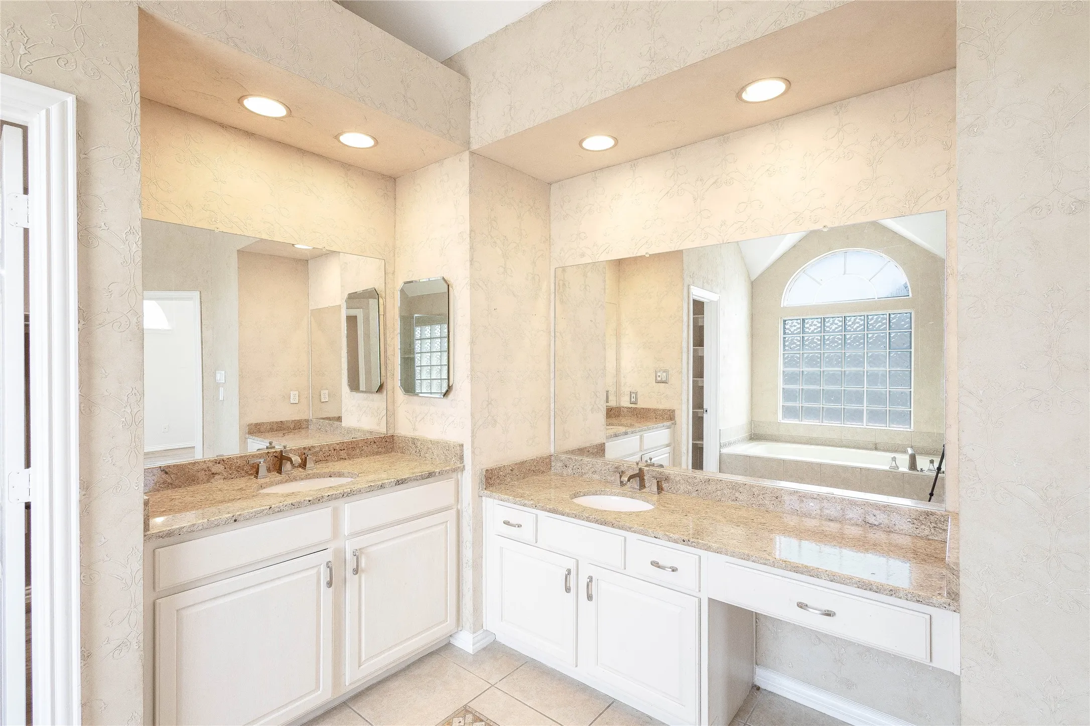 Single Family Residence For Rent in Denton County , 3808 Hunters Trail, Carrollton, Texas 75007, 5 Bedroom, 3 Bathroom, 2 Garage spaces, 3,368 Sqft, built in 1994, mls#21294390, Real Estate Agent in Carrollton, Homes For Rent in Denton county, Homes For Rent in Carrollton, Realtor in Carrollton Texas, Real Estate Brokerage Independent Realty Texas, Luminita Cordes Realtor