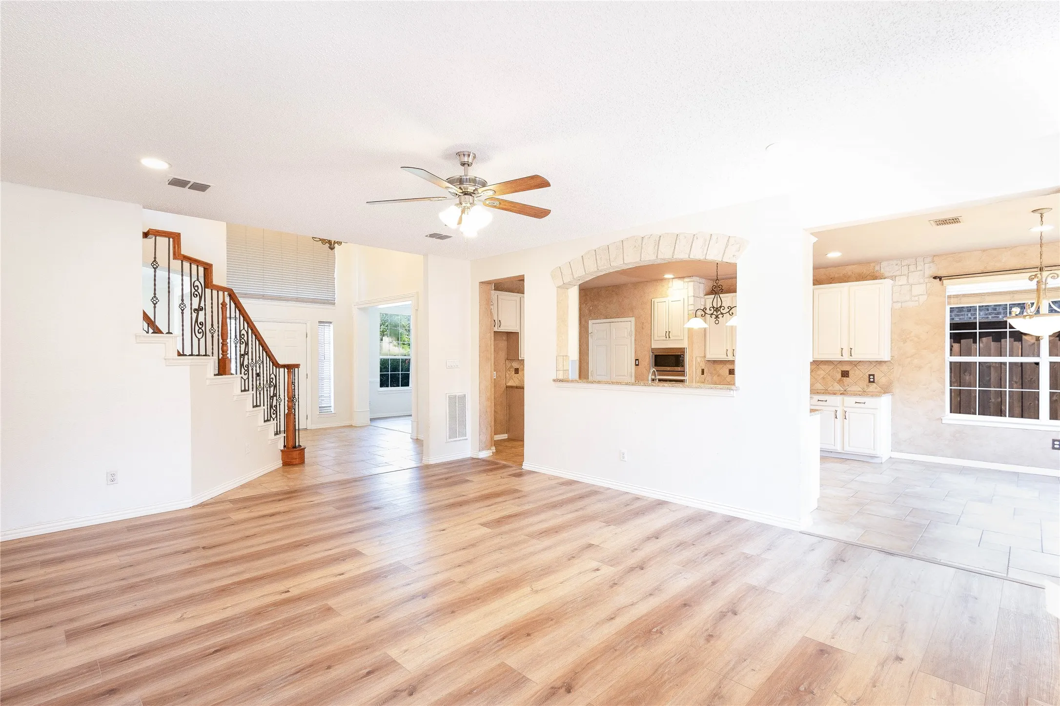 Single Family Residence For Rent in Denton County , 3808 Hunters Trail, Carrollton, Texas 75007, 5 Bedroom, 3 Bathroom, 2 Garage spaces, 3,368 Sqft, built in 1994, mls#21294390, Real Estate Agent in Carrollton, Homes For Rent in Denton county, Homes For Rent in Carrollton, Realtor in Carrollton Texas, Real Estate Brokerage Independent Realty Texas, Luminita Cordes Realtor