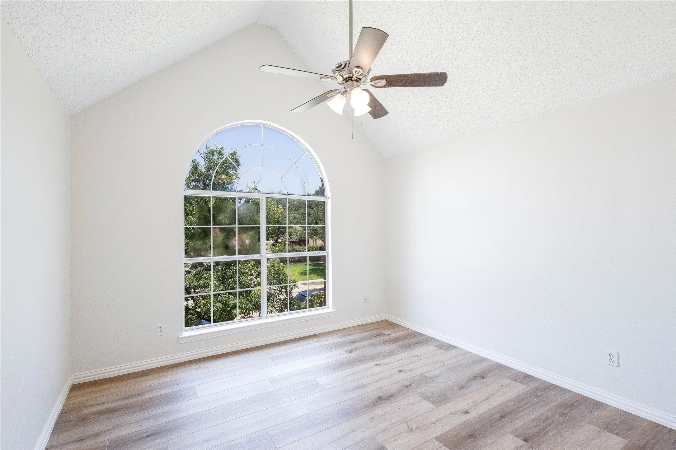 Single Family Residence For Rent in Denton County , 3808 Hunters Trail, Carrollton, Texas 75007, 5 Bedroom, 3 Bathroom, 2 Garage spaces, 3,368 Sqft, built in 1994, mls#21294390, Real Estate Agent in Carrollton, Homes For Rent in Denton county, Homes For Rent in Carrollton, Realtor in Carrollton Texas, Real Estate Brokerage Independent Realty Texas, Luminita Cordes Realtor
