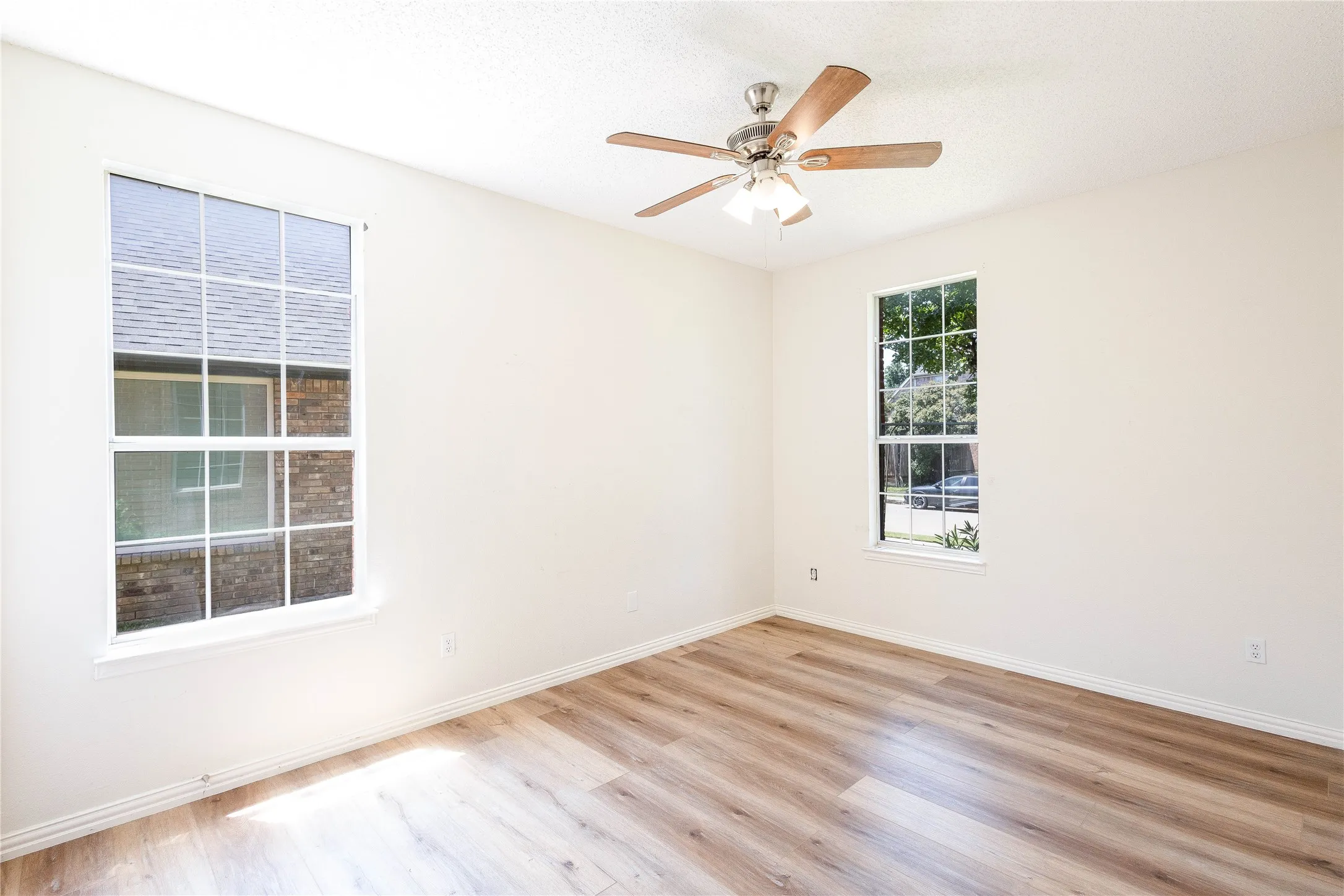 Single Family Residence For Rent in Denton County , 3808 Hunters Trail, Carrollton, Texas 75007, 5 Bedroom, 3 Bathroom, 2 Garage spaces, 3,368 Sqft, built in 1994, mls#21294390, Real Estate Agent in Carrollton, Homes For Rent in Denton county, Homes For Rent in Carrollton, Realtor in Carrollton Texas, Real Estate Brokerage Independent Realty Texas, Luminita Cordes Realtor