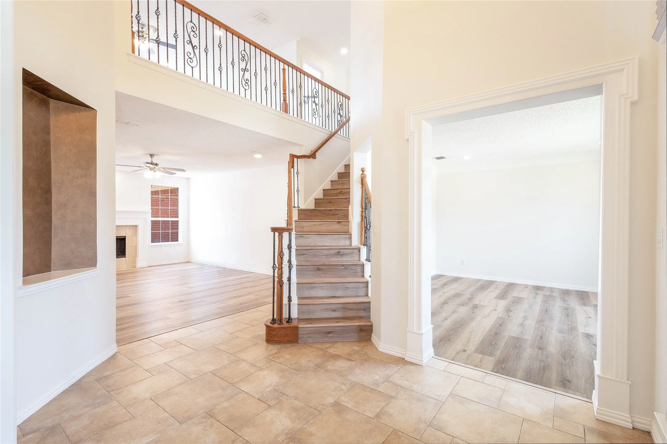 Single Family Residence For Rent in Denton County , 3808 Hunters Trail, Carrollton, Texas 75007, 5 Bedroom, 3 Bathroom, 2 Garage spaces, 3,368 Sqft, built in 1994, mls#21294390, Real Estate Agent in Carrollton, Homes For Rent in Denton county, Homes For Rent in Carrollton, Realtor in Carrollton Texas, Real Estate Brokerage Independent Realty Texas, Luminita Cordes Realtor