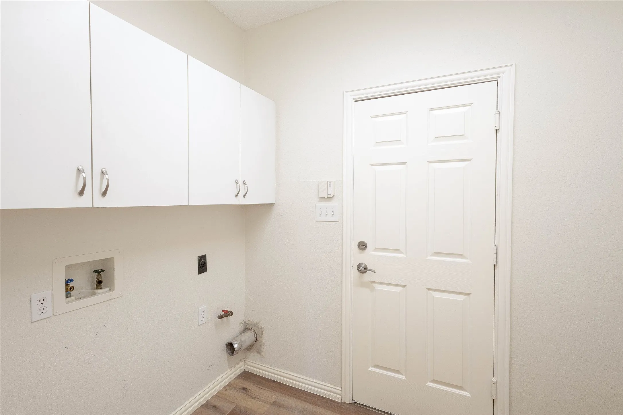 Single Family Residence For Rent in Denton County , 3808 Hunters Trail, Carrollton, Texas 75007, 5 Bedroom, 3 Bathroom, 2 Garage spaces, 3,368 Sqft, built in 1994, mls#21294390, Real Estate Agent in Carrollton, Homes For Rent in Denton county, Homes For Rent in Carrollton, Realtor in Carrollton Texas, Real Estate Brokerage Independent Realty Texas, Luminita Cordes Realtor