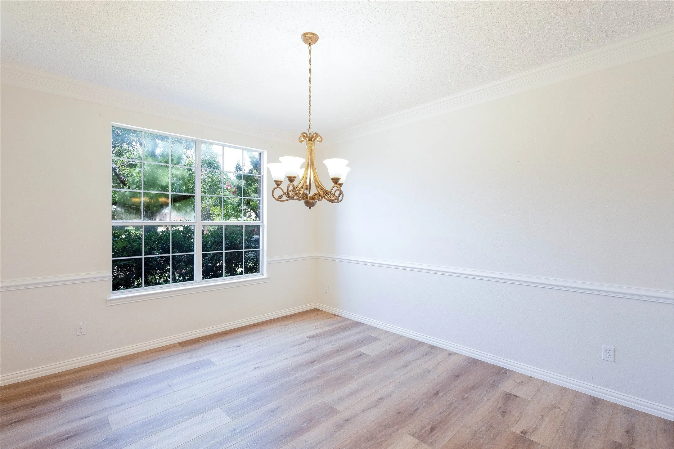 Single Family Residence For Rent in Denton County , 3808 Hunters Trail, Carrollton, Texas 75007, 5 Bedroom, 3 Bathroom, 2 Garage spaces, 3,368 Sqft, built in 1994, mls#21294390, Real Estate Agent in Carrollton, Homes For Rent in Denton county, Homes For Rent in Carrollton, Realtor in Carrollton Texas, Real Estate Brokerage Independent Realty Texas, Luminita Cordes Realtor