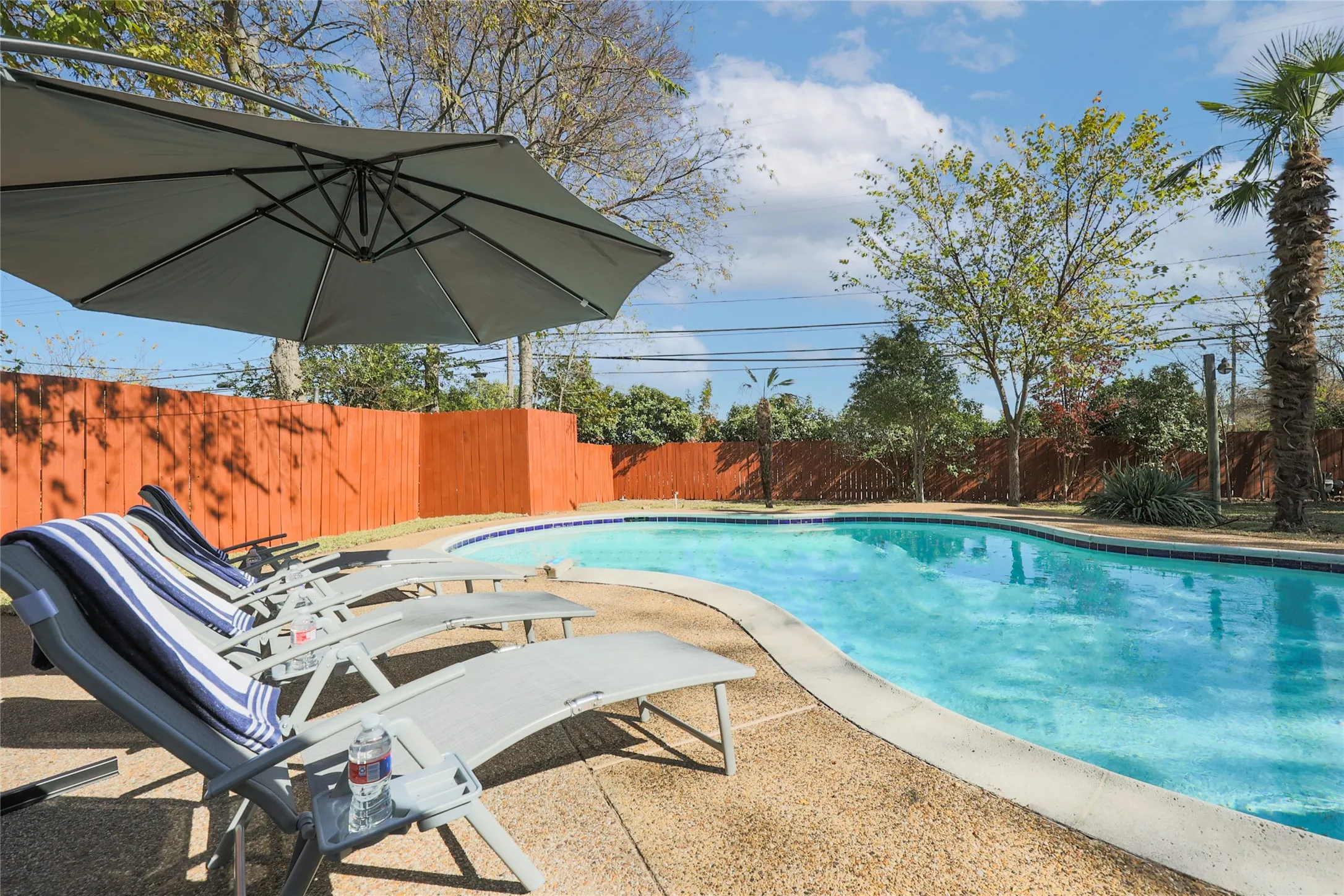 Single Family Residence For Rent in Collin County , 804 Ridgefield Drive, Plano, Texas 75075, 5 Bedroom, 2 Bathroom, 2 Garage spaces, 1,971 Sqft, built in 1963, mls#21294381, Real Estate Agent in Plano, Homes For Rent in Collin county, Homes For Rent in Plano, Realtor in Plano Texas, Real Estate Brokerage Independent Realty Texas, Luminita Cordes Realtor