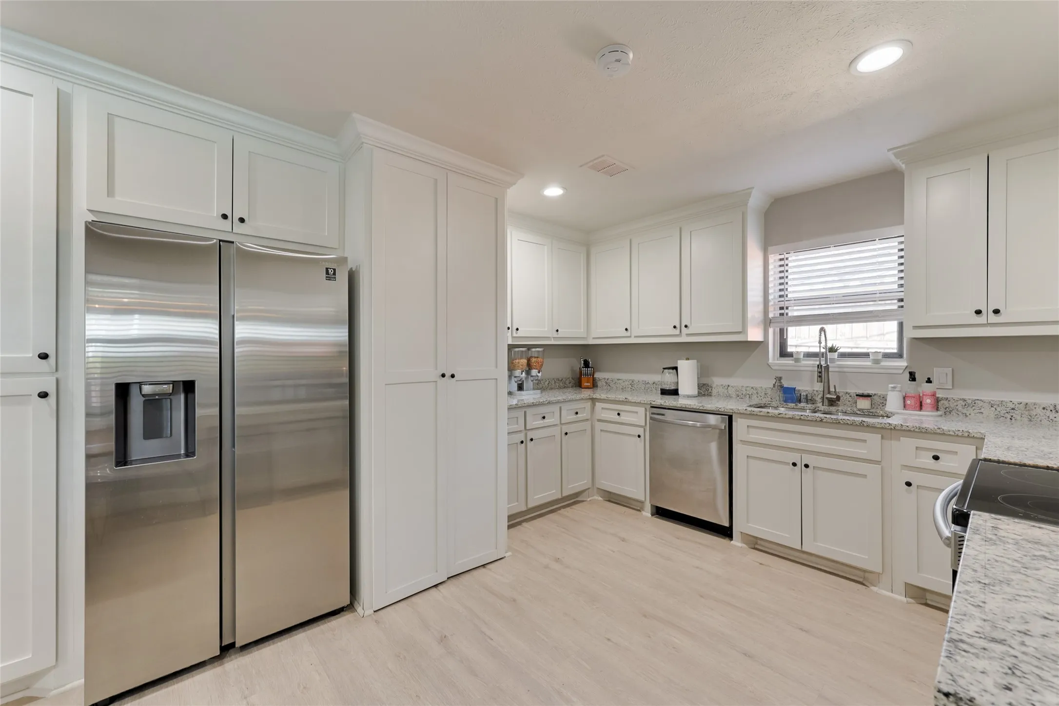 Single Family Residence For Rent in Collin County , 804 Ridgefield Drive, Plano, Texas 75075, 5 Bedroom, 2 Bathroom, 2 Garage spaces, 1,971 Sqft, built in 1963, mls#21294381, Real Estate Agent in Plano, Homes For Rent in Collin county, Homes For Rent in Plano, Realtor in Plano Texas, Real Estate Brokerage Independent Realty Texas, Luminita Cordes Realtor