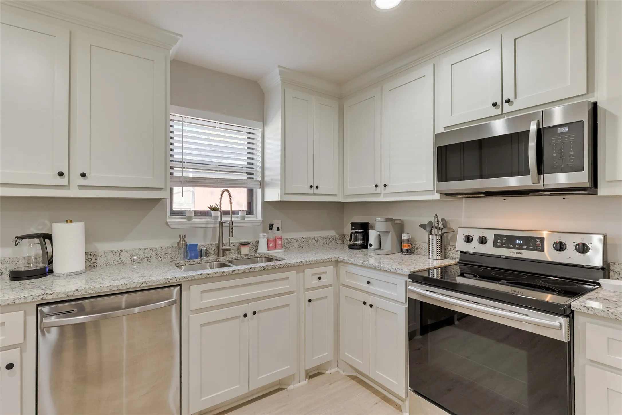 Single Family Residence For Rent in Collin County , 804 Ridgefield Drive, Plano, Texas 75075, 5 Bedroom, 2 Bathroom, 2 Garage spaces, 1,971 Sqft, built in 1963, mls#21294381, Real Estate Agent in Plano, Homes For Rent in Collin county, Homes For Rent in Plano, Realtor in Plano Texas, Real Estate Brokerage Independent Realty Texas, Luminita Cordes Realtor