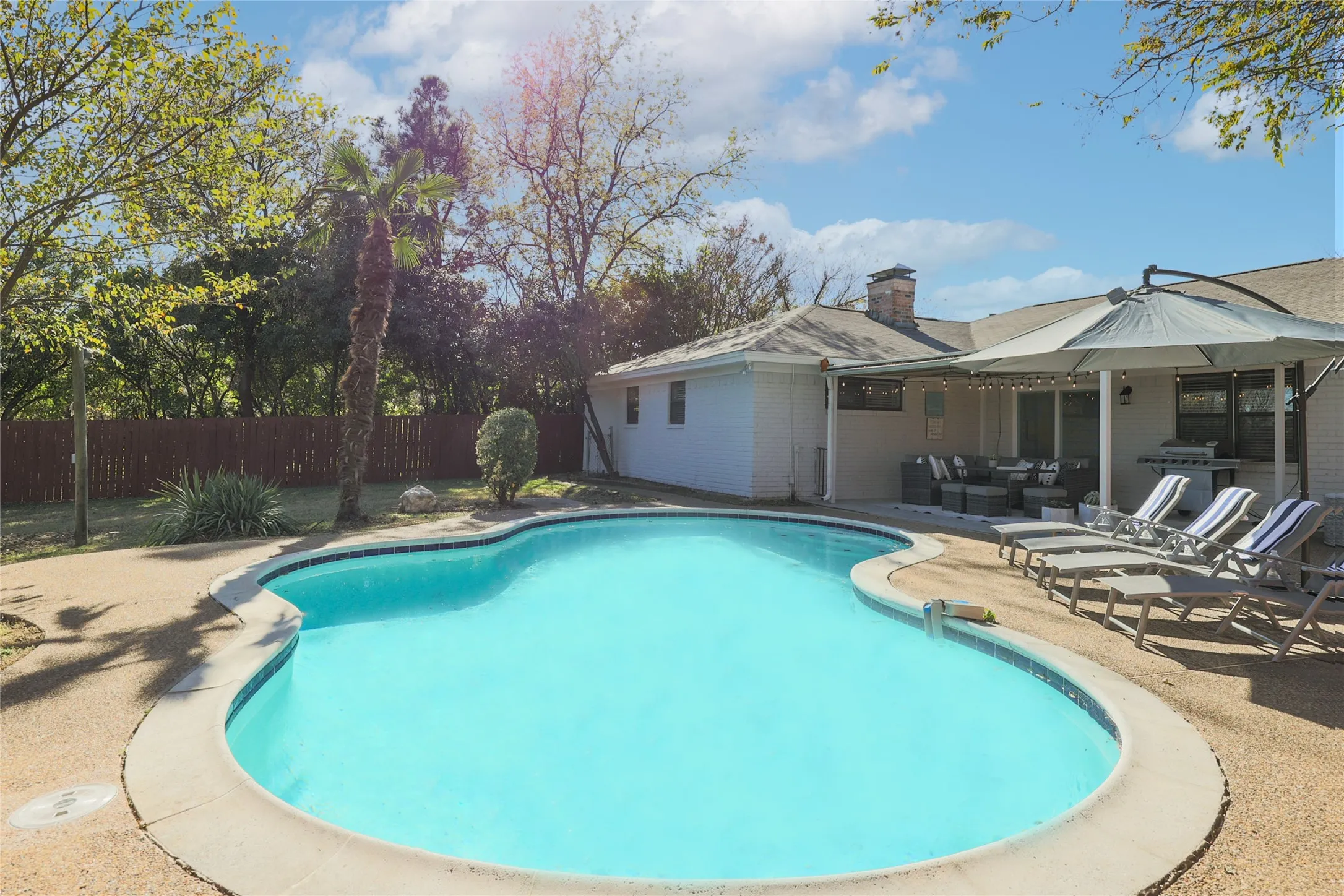 Single Family Residence For Rent in Collin County , 804 Ridgefield Drive, Plano, Texas 75075, 5 Bedroom, 2 Bathroom, 2 Garage spaces, 1,971 Sqft, built in 1963, mls#21294381, Real Estate Agent in Plano, Homes For Rent in Collin county, Homes For Rent in Plano, Realtor in Plano Texas, Real Estate Brokerage Independent Realty Texas, Luminita Cordes Realtor