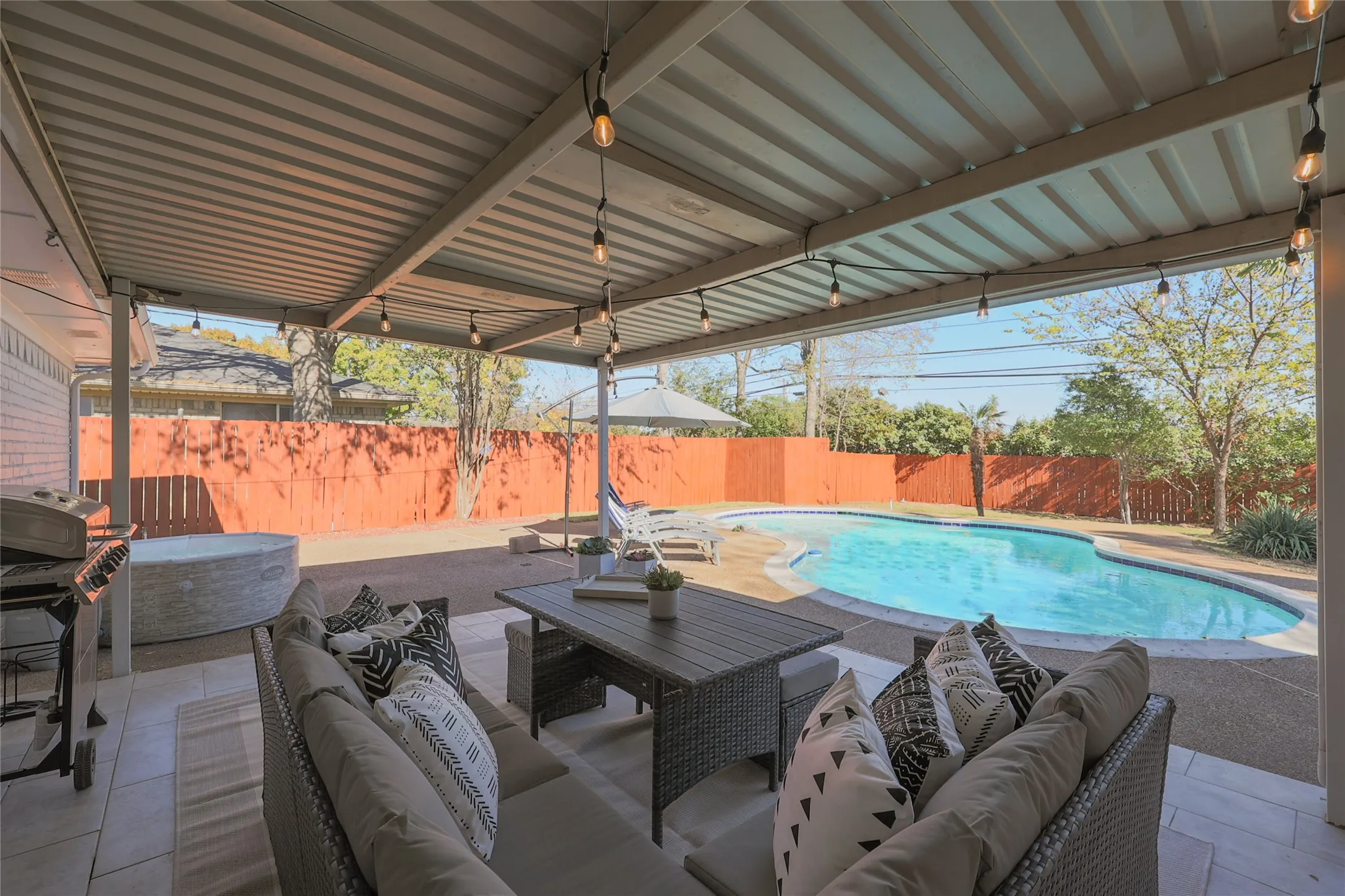 Single Family Residence For Rent in Collin County , 804 Ridgefield Drive, Plano, Texas 75075, 5 Bedroom, 2 Bathroom, 2 Garage spaces, 1,971 Sqft, built in 1963, mls#21294381, Real Estate Agent in Plano, Homes For Rent in Collin county, Homes For Rent in Plano, Realtor in Plano Texas, Real Estate Brokerage Independent Realty Texas, Luminita Cordes Realtor