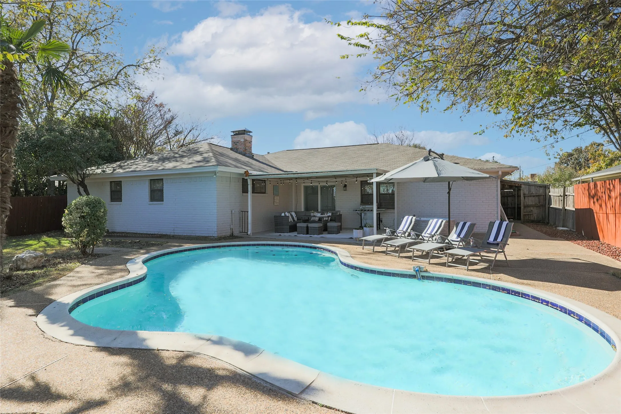 Single Family Residence For Rent in Collin County , 804 Ridgefield Drive, Plano, Texas 75075, 5 Bedroom, 2 Bathroom, 2 Garage spaces, 1,971 Sqft, built in 1963, mls#21294381, Real Estate Agent in Plano, Homes For Rent in Collin county, Homes For Rent in Plano, Realtor in Plano Texas, Real Estate Brokerage Independent Realty Texas, Luminita Cordes Realtor