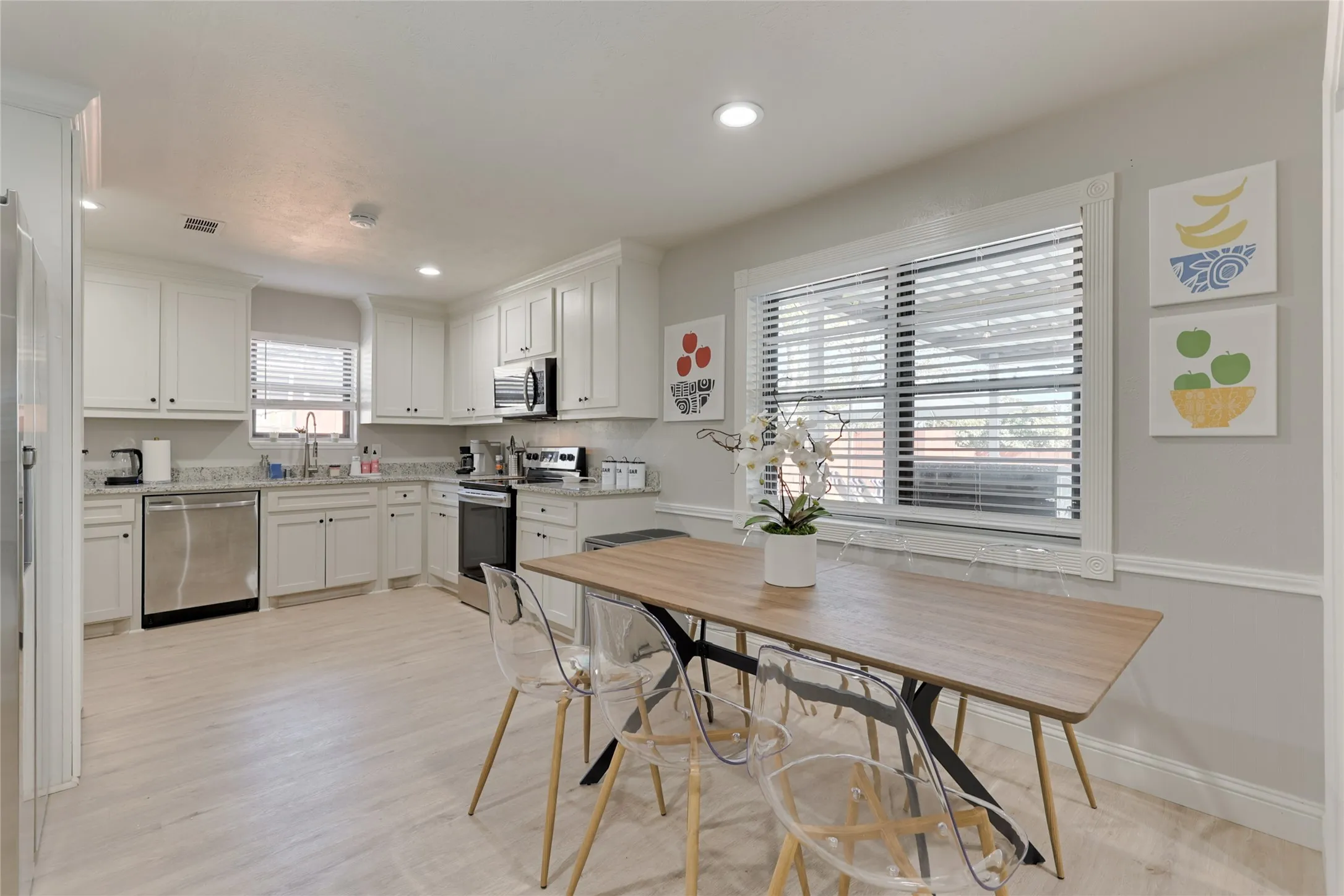Single Family Residence For Rent in Collin County , 804 Ridgefield Drive, Plano, Texas 75075, 5 Bedroom, 2 Bathroom, 2 Garage spaces, 1,971 Sqft, built in 1963, mls#21294381, Real Estate Agent in Plano, Homes For Rent in Collin county, Homes For Rent in Plano, Realtor in Plano Texas, Real Estate Brokerage Independent Realty Texas, Luminita Cordes Realtor