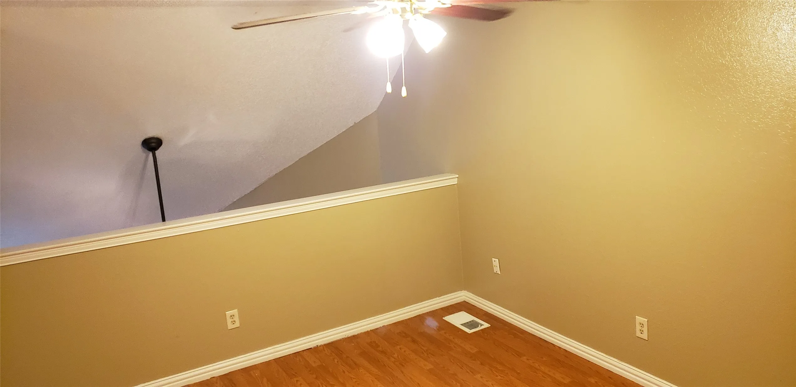 Condominium For Rent in Tarrant County , 2311 Basil Drive C207, Arlington, Texas 76006, 2 Bedroom, 2 Bathroom, Garage spaces, 1,031 Sqft, built in 1981, mls#21294400, Real Estate Agent in Arlington, Homes For Rent in Tarrant county, Homes For Rent in Arlington, Realtor in Arlington Texas, Real Estate Brokerage Independent Realty Texas, Luminita Cordes Realtor