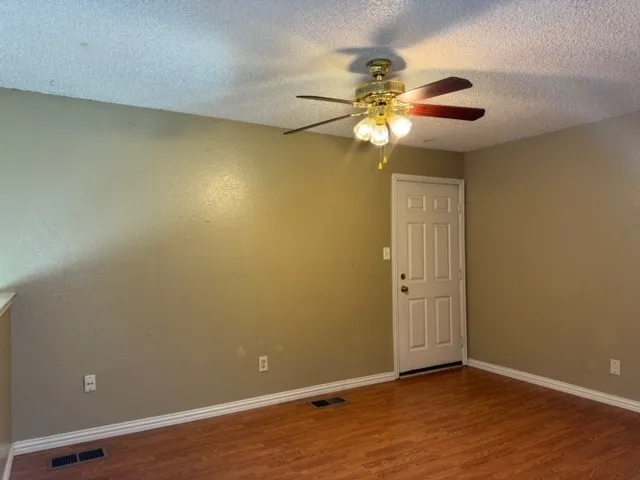 Condominium For Rent in Tarrant County , 2311 Basil Drive C207, Arlington, Texas 76006, 2 Bedroom, 2 Bathroom, Garage spaces, 1,031 Sqft, built in 1981, mls#21294400, Real Estate Agent in Arlington, Homes For Rent in Tarrant county, Homes For Rent in Arlington, Realtor in Arlington Texas, Real Estate Brokerage Independent Realty Texas, Luminita Cordes Realtor