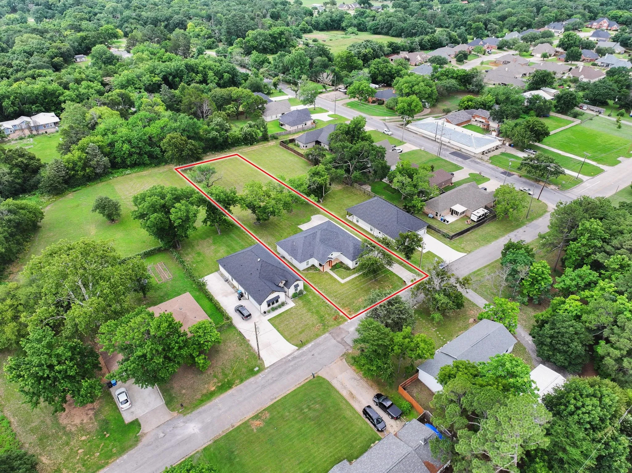 Single Family Residence For Sale in Grayson County , 1834 S Park Avenue, Denison, Texas 75020, 3 Bedroom, 2 Bathroom, 2 Garage spaces, 1,972 Sqft, built in 2021, mls#21287886, Real Estate Agent in Denison, Homes For Sale in Grayson county, Homes For Sale in Denison, Realtor in Denison Texas, Real Estate Brokerage Independent Realty Texas, Luminita Cordes Realtor