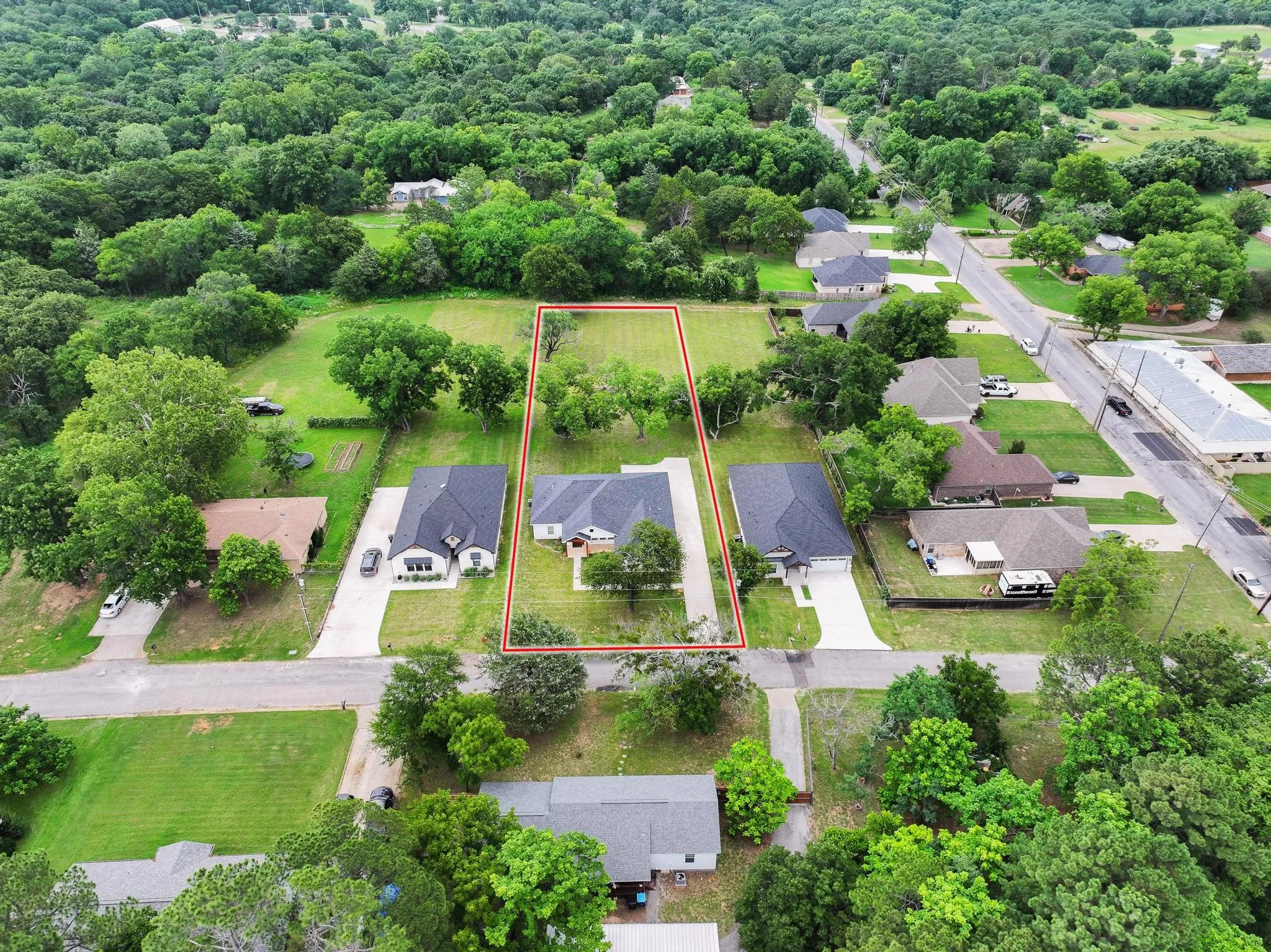 Single Family Residence For Sale in Grayson County , 1834 S Park Avenue, Denison, Texas 75020, 3 Bedroom, 2 Bathroom, 2 Garage spaces, 1,972 Sqft, built in 2021, mls#21287886, Real Estate Agent in Denison, Homes For Sale in Grayson county, Homes For Sale in Denison, Realtor in Denison Texas, Real Estate Brokerage Independent Realty Texas, Luminita Cordes Realtor
