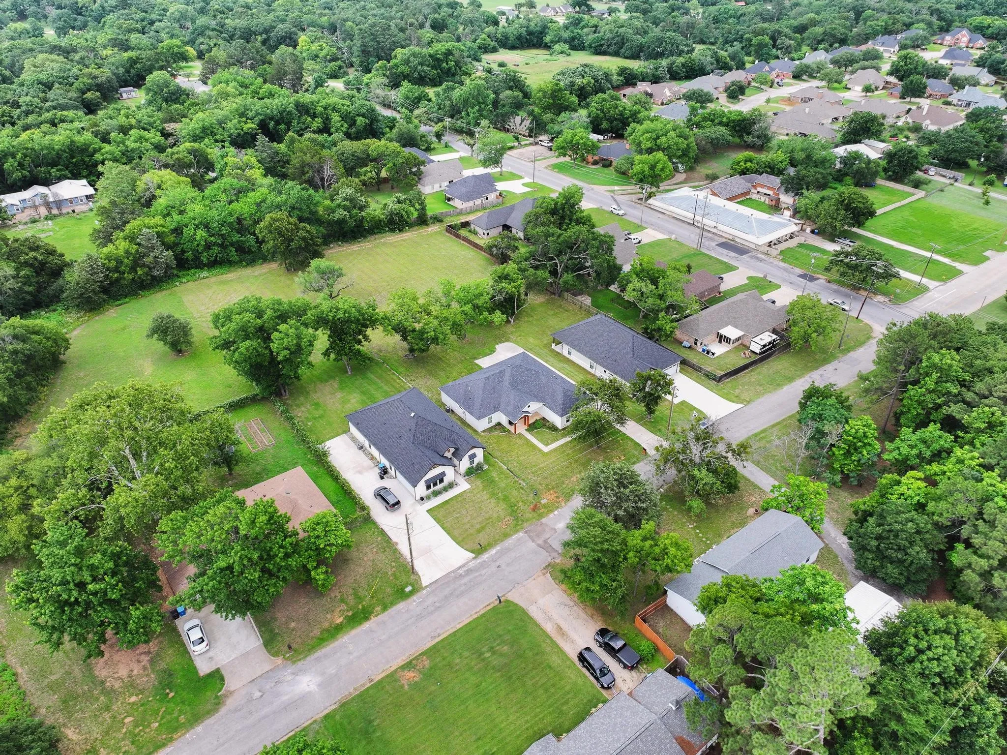 Single Family Residence For Sale in Grayson County , 1834 S Park Avenue, Denison, Texas 75020, 3 Bedroom, 2 Bathroom, 2 Garage spaces, 1,972 Sqft, built in 2021, mls#21287886, Real Estate Agent in Denison, Homes For Sale in Grayson county, Homes For Sale in Denison, Realtor in Denison Texas, Real Estate Brokerage Independent Realty Texas, Luminita Cordes Realtor