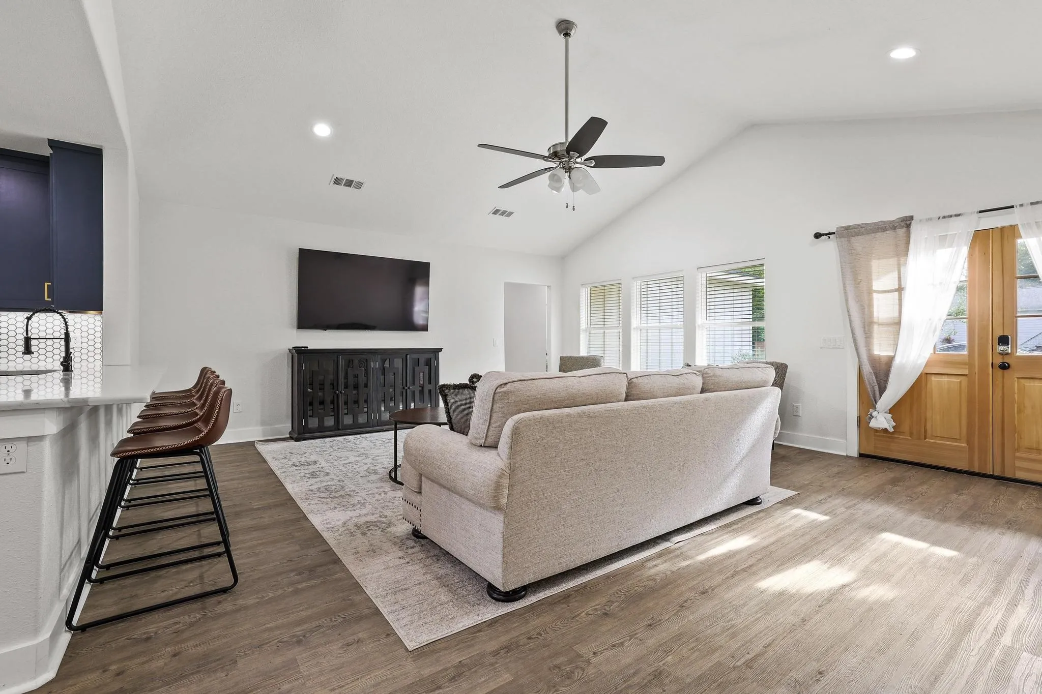 Single Family Residence For Sale in Grayson County , 1834 S Park Avenue, Denison, Texas 75020, 3 Bedroom, 2 Bathroom, 2 Garage spaces, 1,972 Sqft, built in 2021, mls#21287886, Real Estate Agent in Denison, Homes For Sale in Grayson county, Homes For Sale in Denison, Realtor in Denison Texas, Real Estate Brokerage Independent Realty Texas, Luminita Cordes Realtor