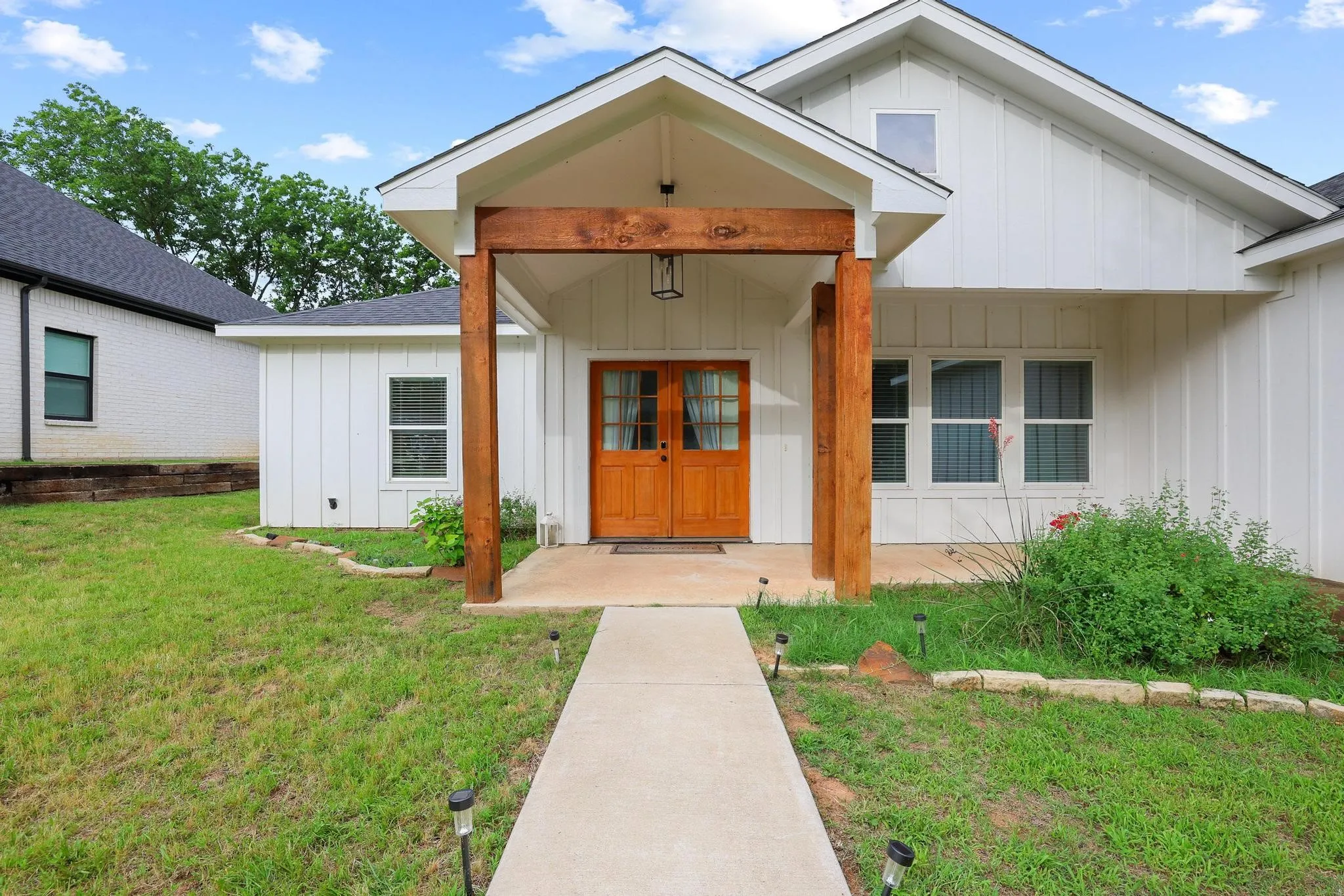 Single Family Residence For Sale in Grayson County , 1834 S Park Avenue, Denison, Texas 75020, 3 Bedroom, 2 Bathroom, 2 Garage spaces, 1,972 Sqft, built in 2021, mls#21287886, Real Estate Agent in Denison, Homes For Sale in Grayson county, Homes For Sale in Denison, Realtor in Denison Texas, Real Estate Brokerage Independent Realty Texas, Luminita Cordes Realtor