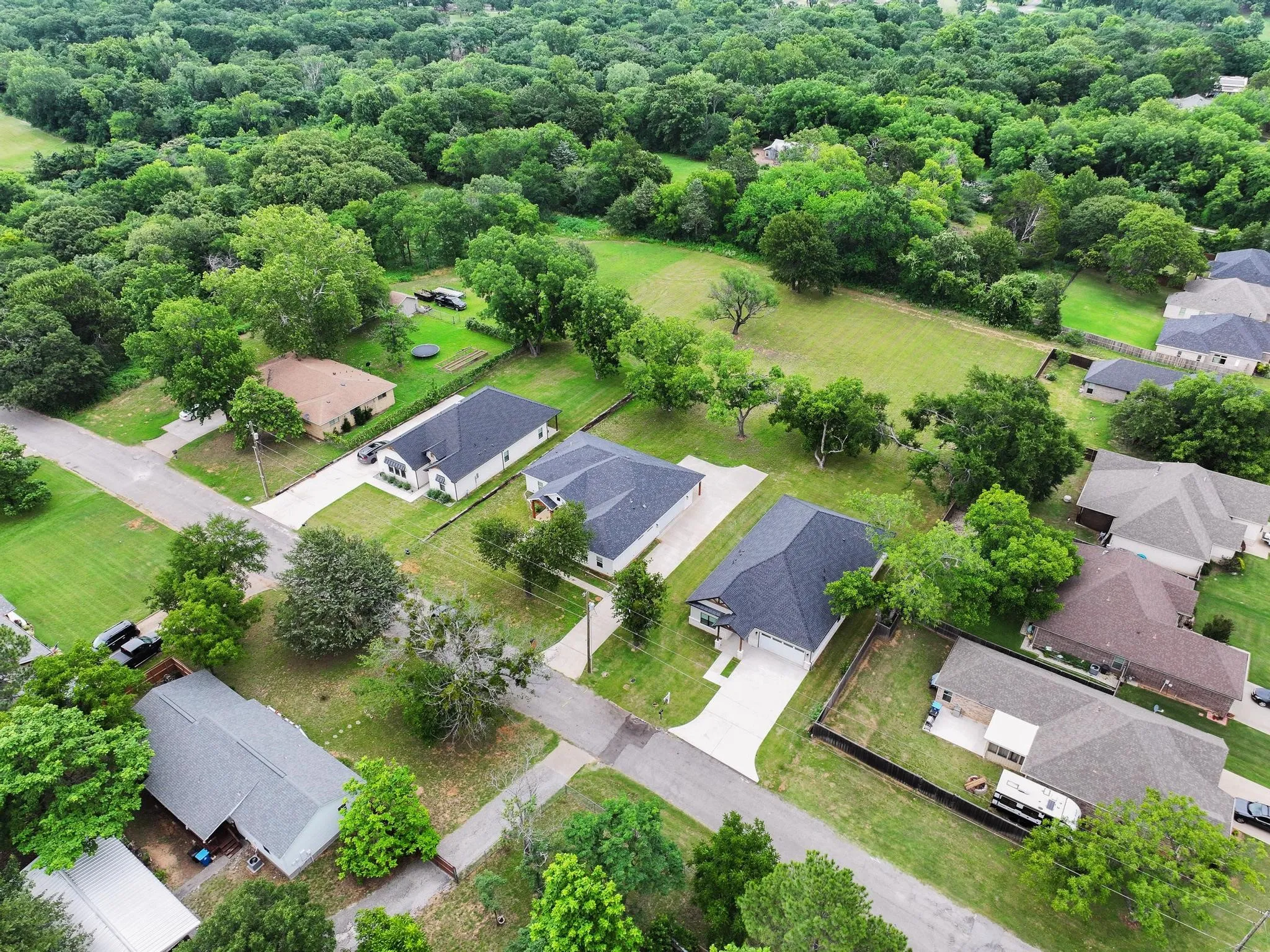 Single Family Residence For Sale in Grayson County , 1834 S Park Avenue, Denison, Texas 75020, 3 Bedroom, 2 Bathroom, 2 Garage spaces, 1,972 Sqft, built in 2021, mls#21287886, Real Estate Agent in Denison, Homes For Sale in Grayson county, Homes For Sale in Denison, Realtor in Denison Texas, Real Estate Brokerage Independent Realty Texas, Luminita Cordes Realtor