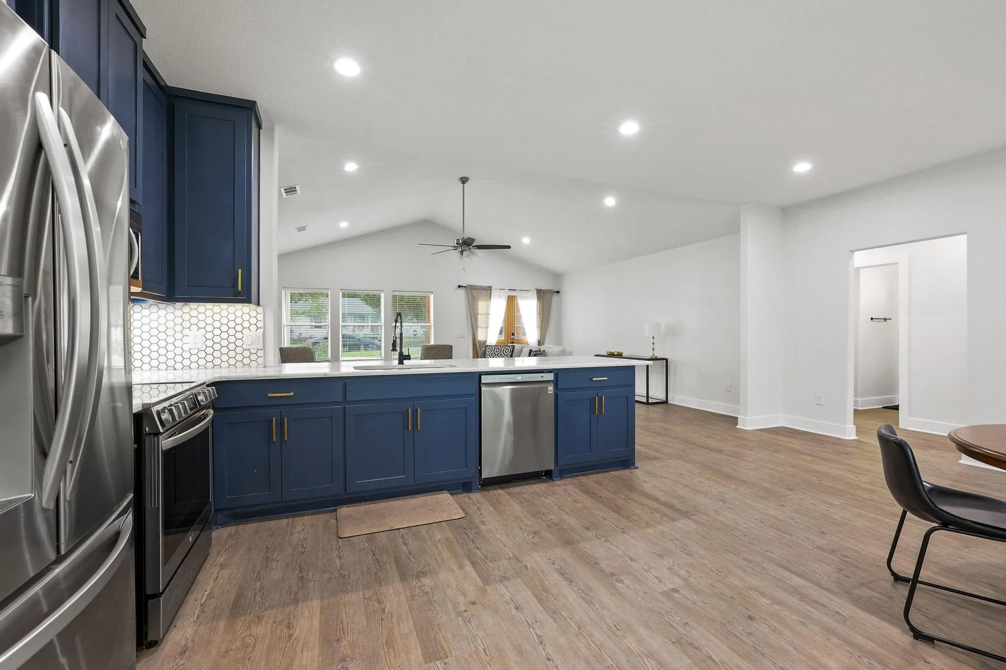Single Family Residence For Sale in Grayson County , 1834 S Park Avenue, Denison, Texas 75020, 3 Bedroom, 2 Bathroom, 2 Garage spaces, 1,972 Sqft, built in 2021, mls#21287886, Real Estate Agent in Denison, Homes For Sale in Grayson county, Homes For Sale in Denison, Realtor in Denison Texas, Real Estate Brokerage Independent Realty Texas, Luminita Cordes Realtor