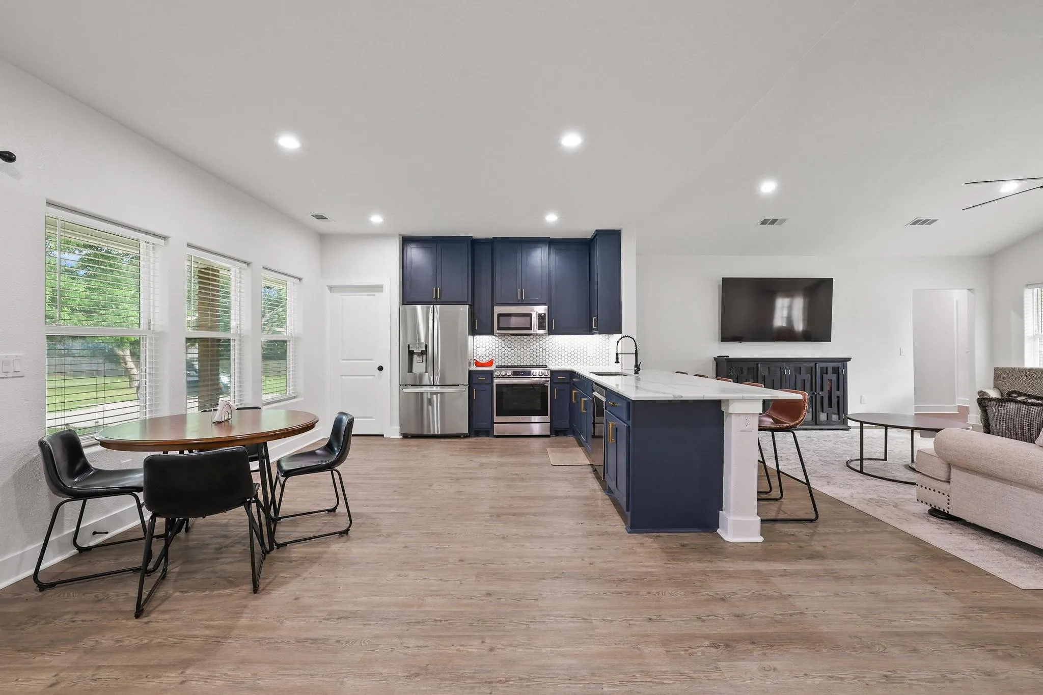 Single Family Residence For Sale in Grayson County , 1834 S Park Avenue, Denison, Texas 75020, 3 Bedroom, 2 Bathroom, 2 Garage spaces, 1,972 Sqft, built in 2021, mls#21287886, Real Estate Agent in Denison, Homes For Sale in Grayson county, Homes For Sale in Denison, Realtor in Denison Texas, Real Estate Brokerage Independent Realty Texas, Luminita Cordes Realtor
